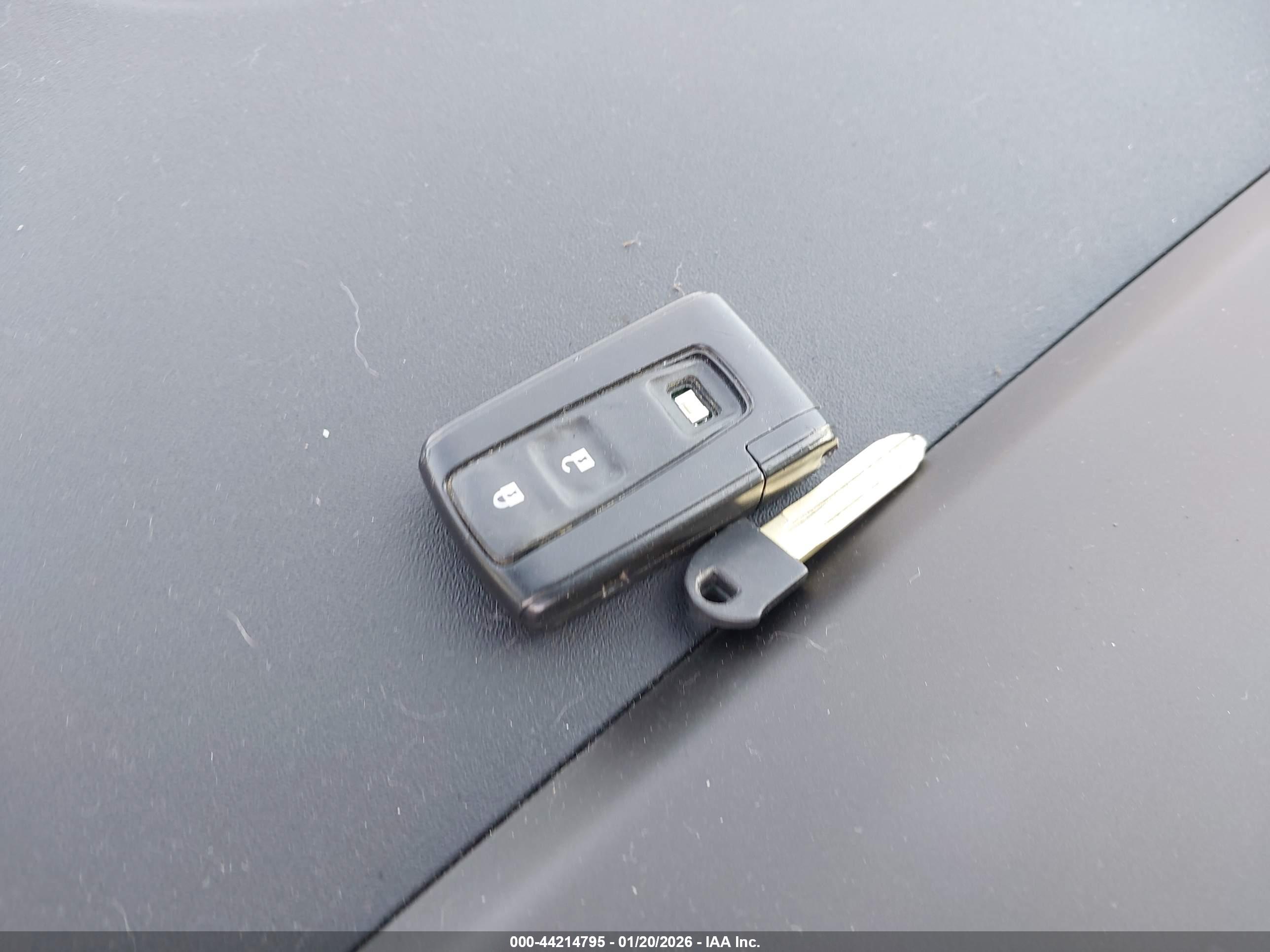 TOYOTA PRIUS image 11