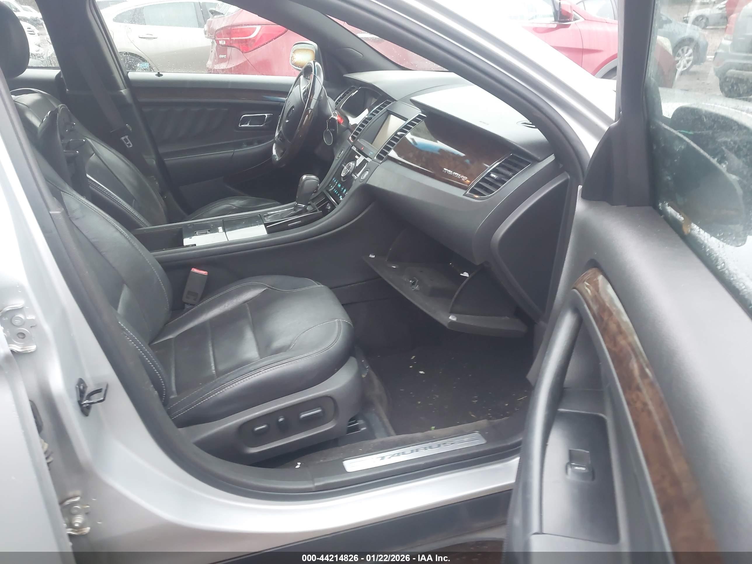 FORD TAURUS image 5