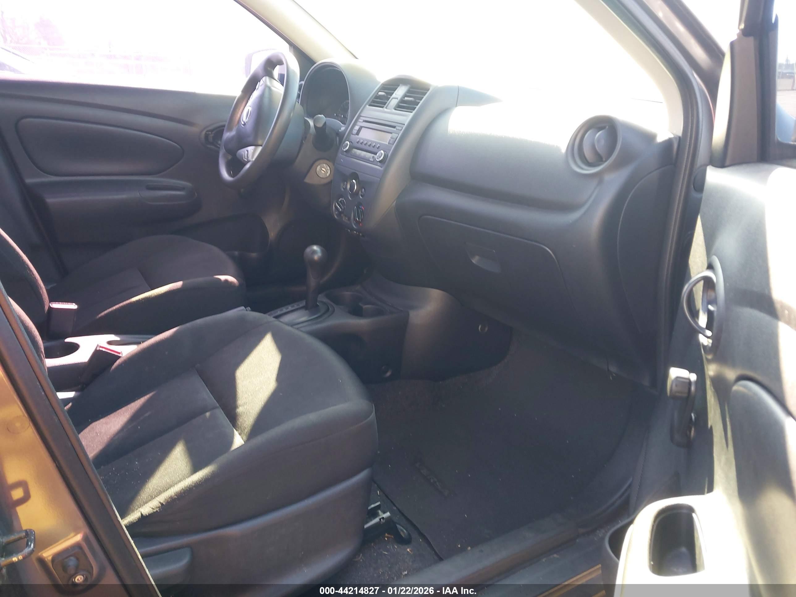 NISSAN VERSA image 5