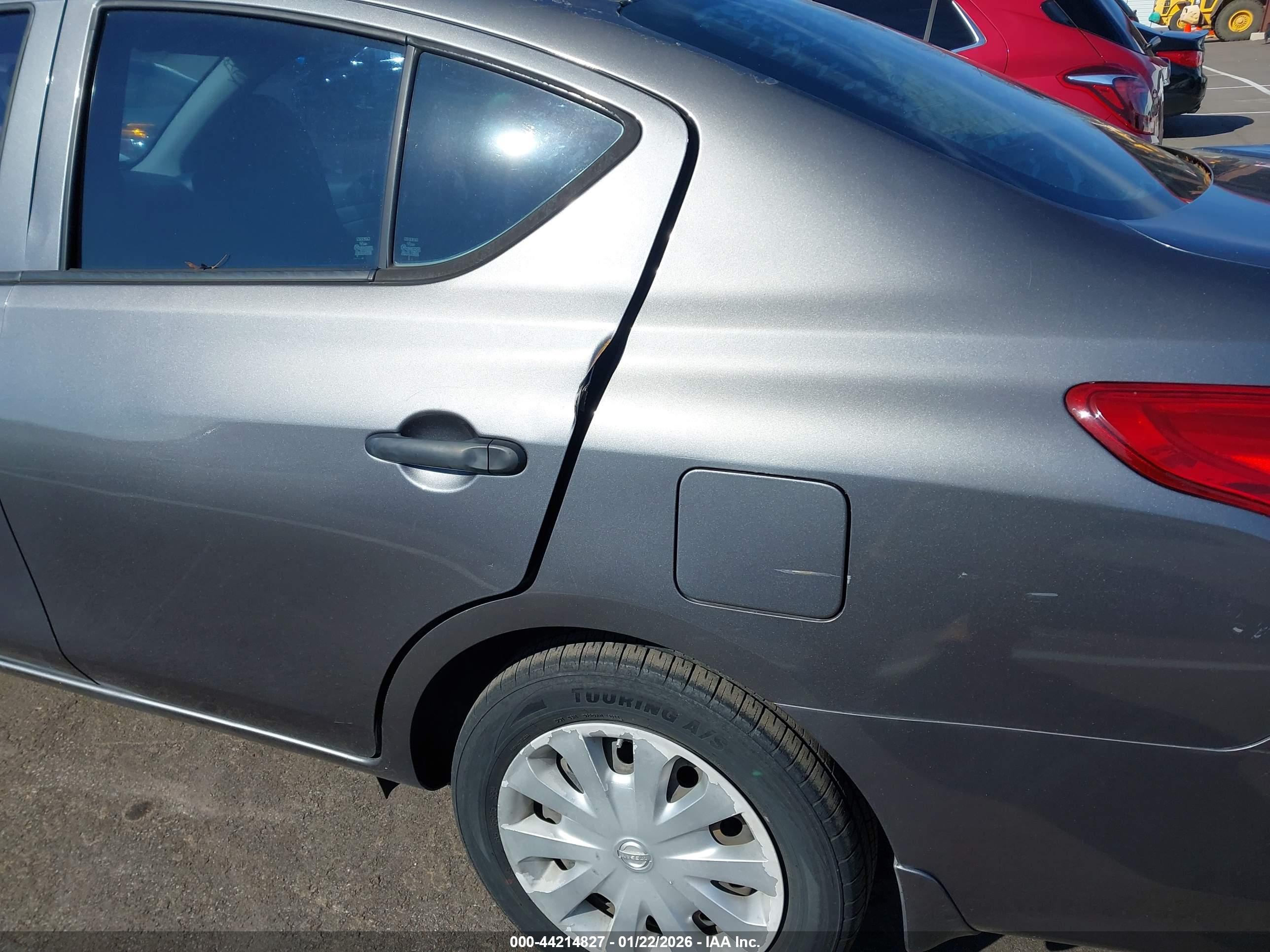 NISSAN VERSA image 6