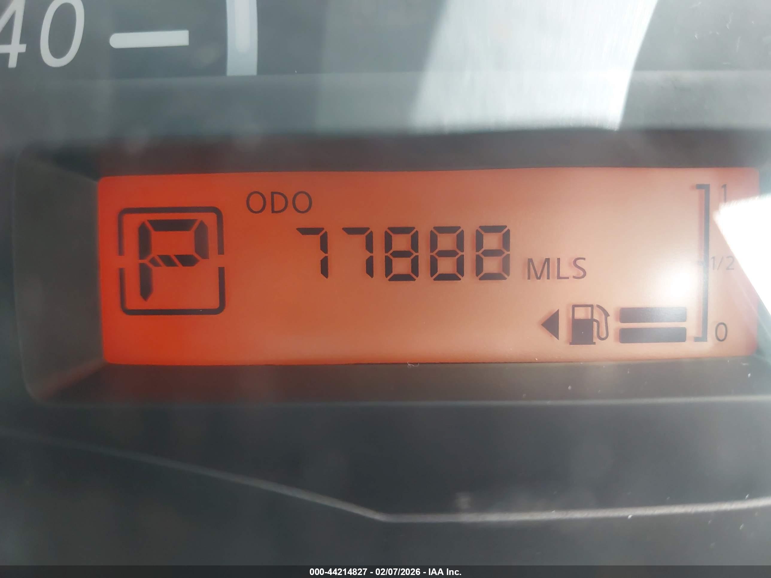 NISSAN VERSA image 7