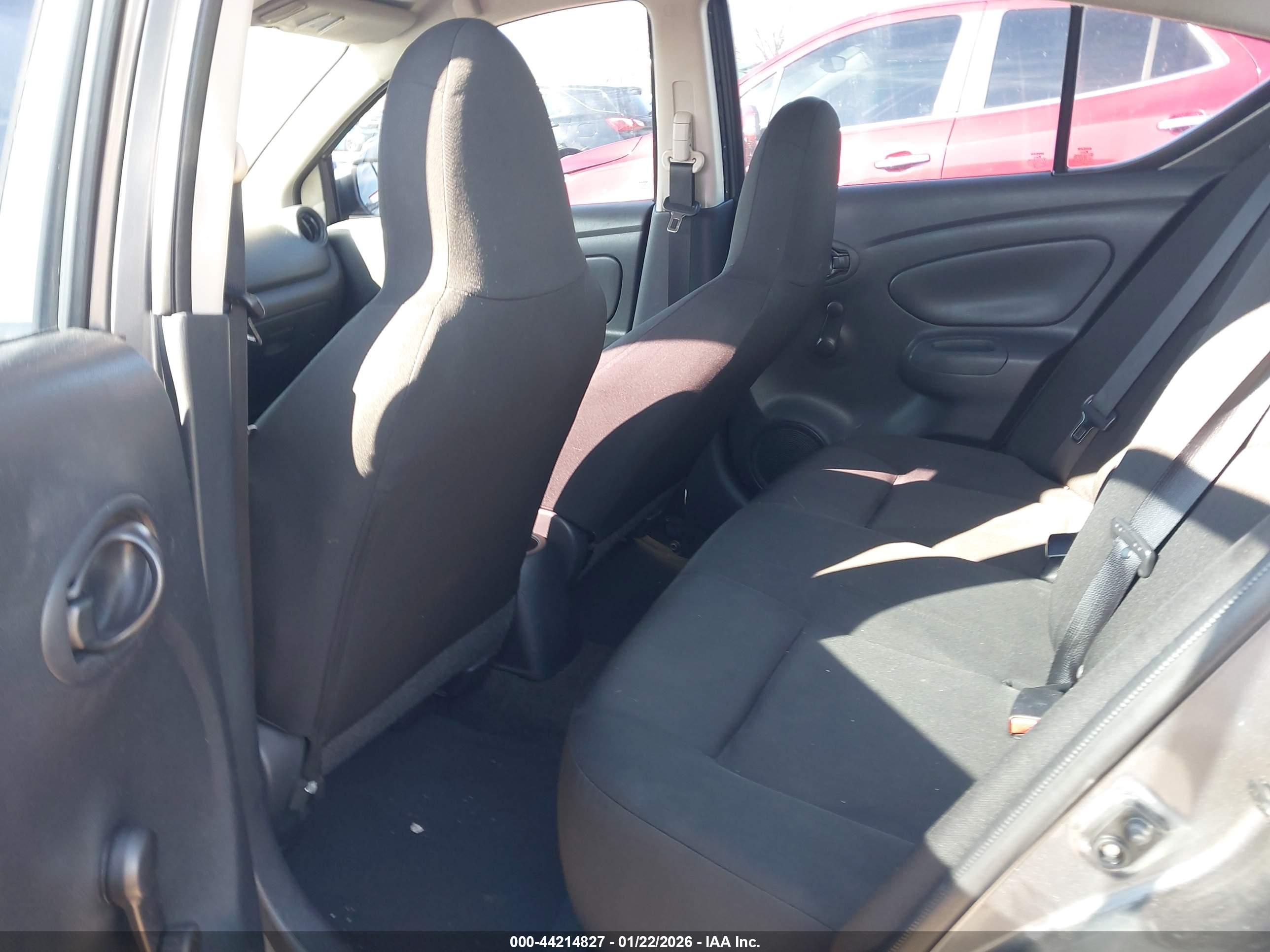 NISSAN VERSA image 8