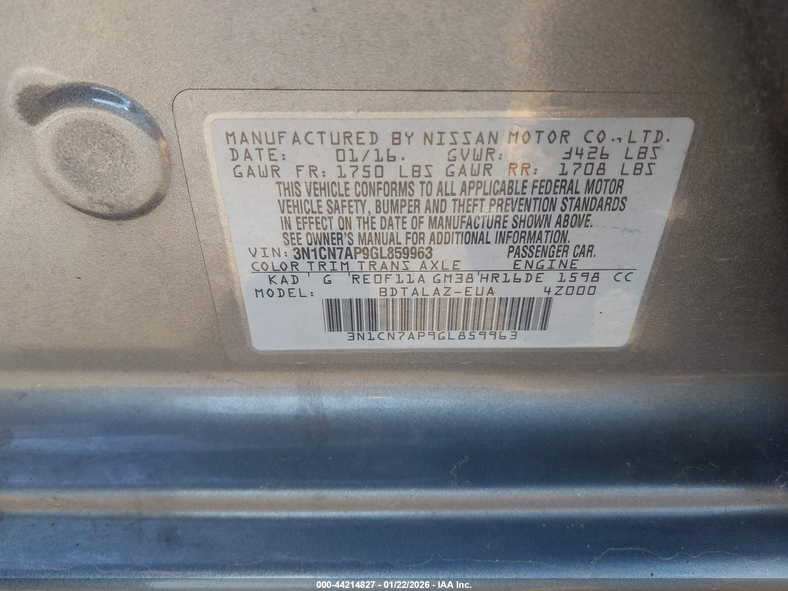NISSAN VERSA image 9