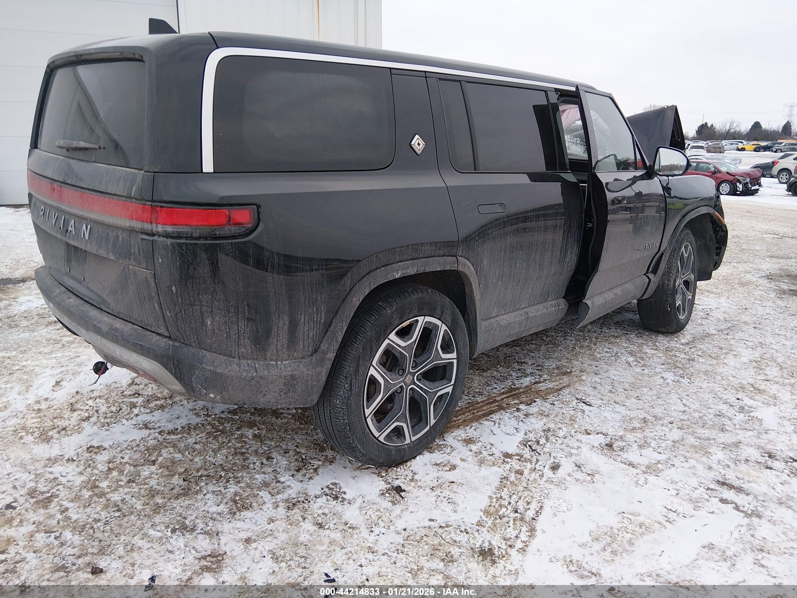 RIVIAN R1S image 4