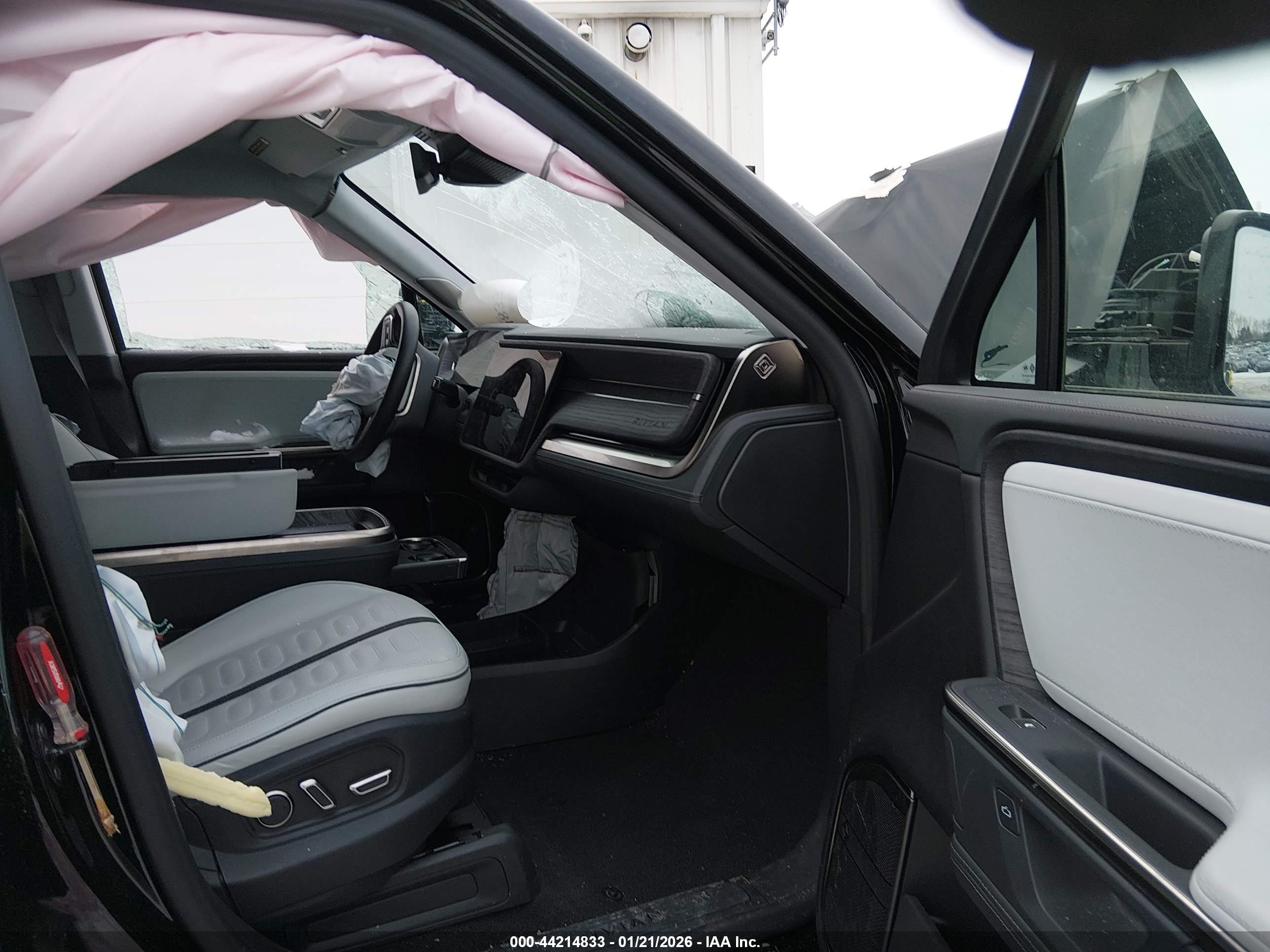 RIVIAN R1S image 5