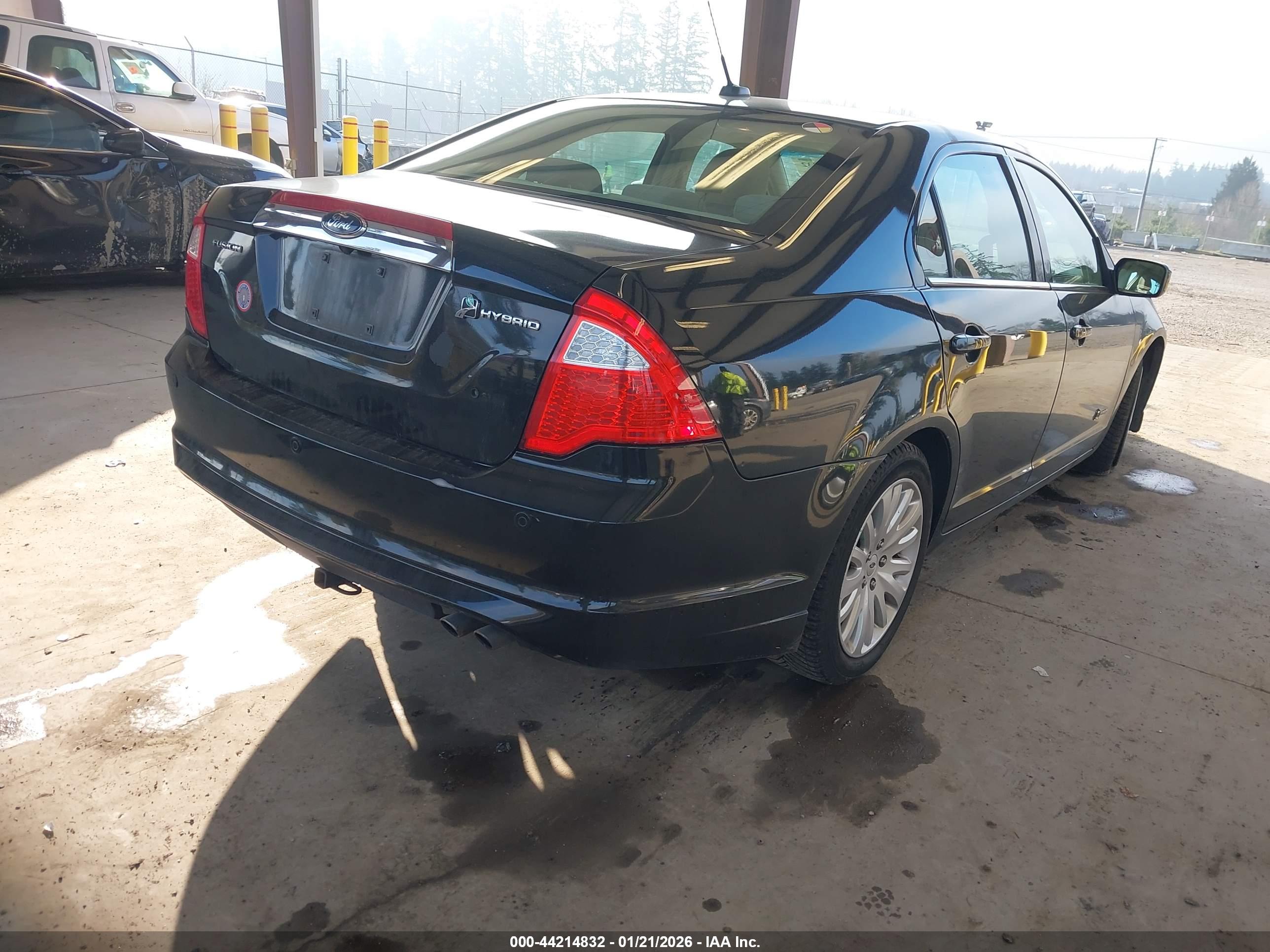 FORD FUSION image 4