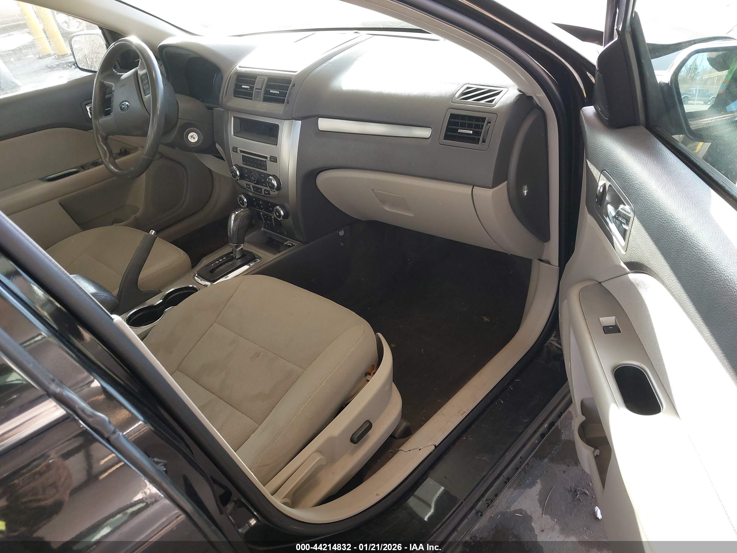 FORD FUSION image 5
