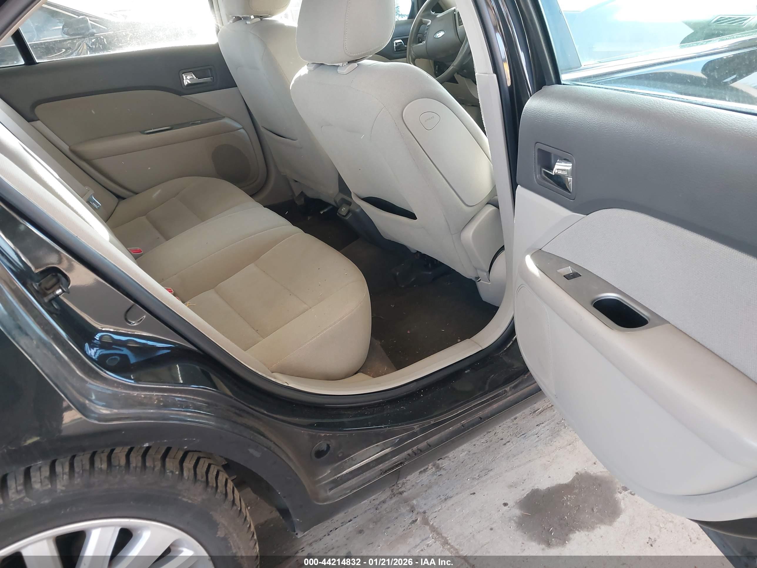 FORD FUSION image 8
