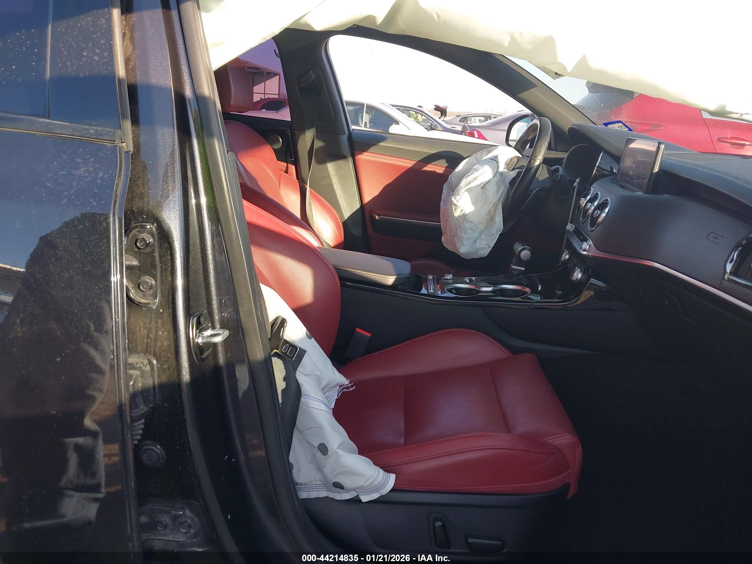 KIA STINGER image 5