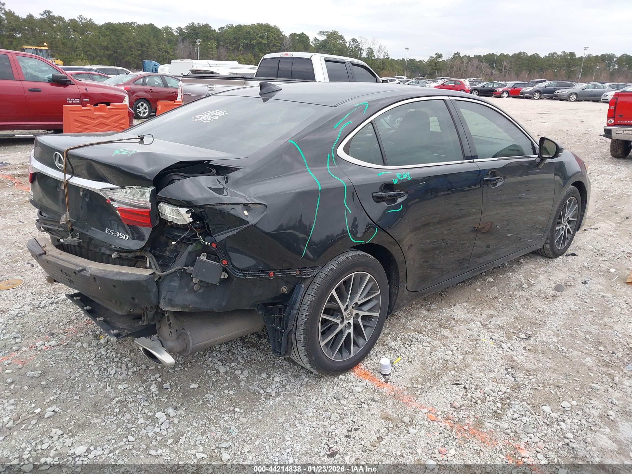 LEXUS ES image 4