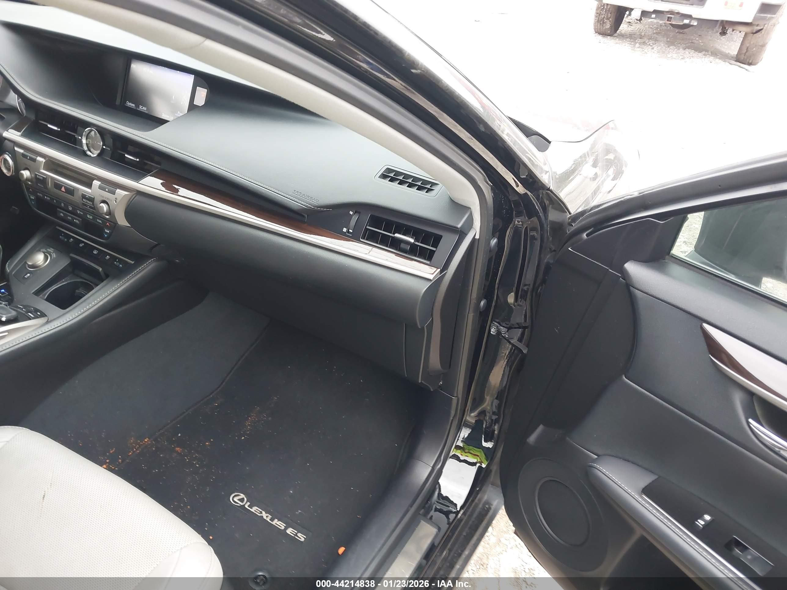 LEXUS ES image 5