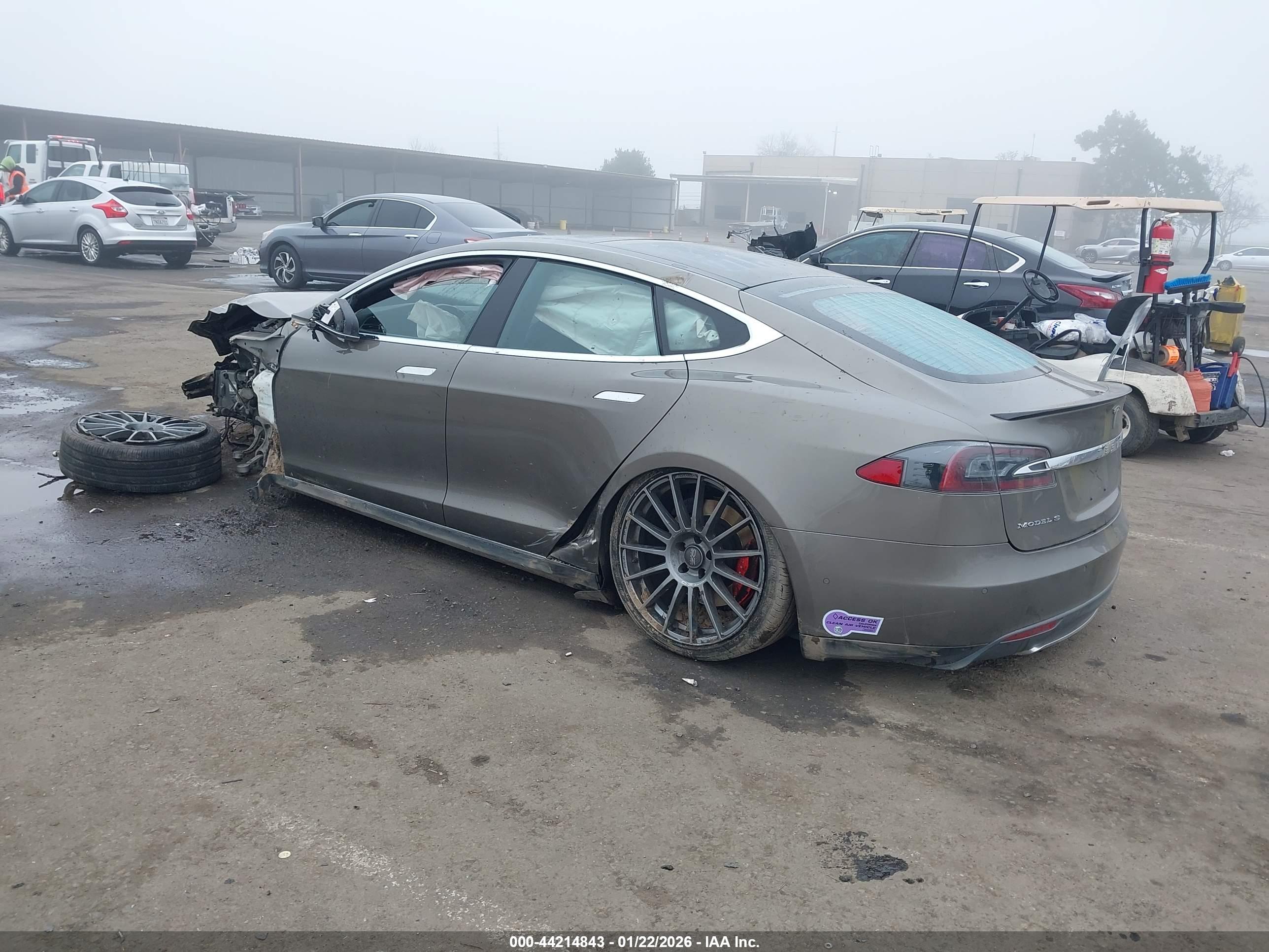 TESLA MODEL image 3