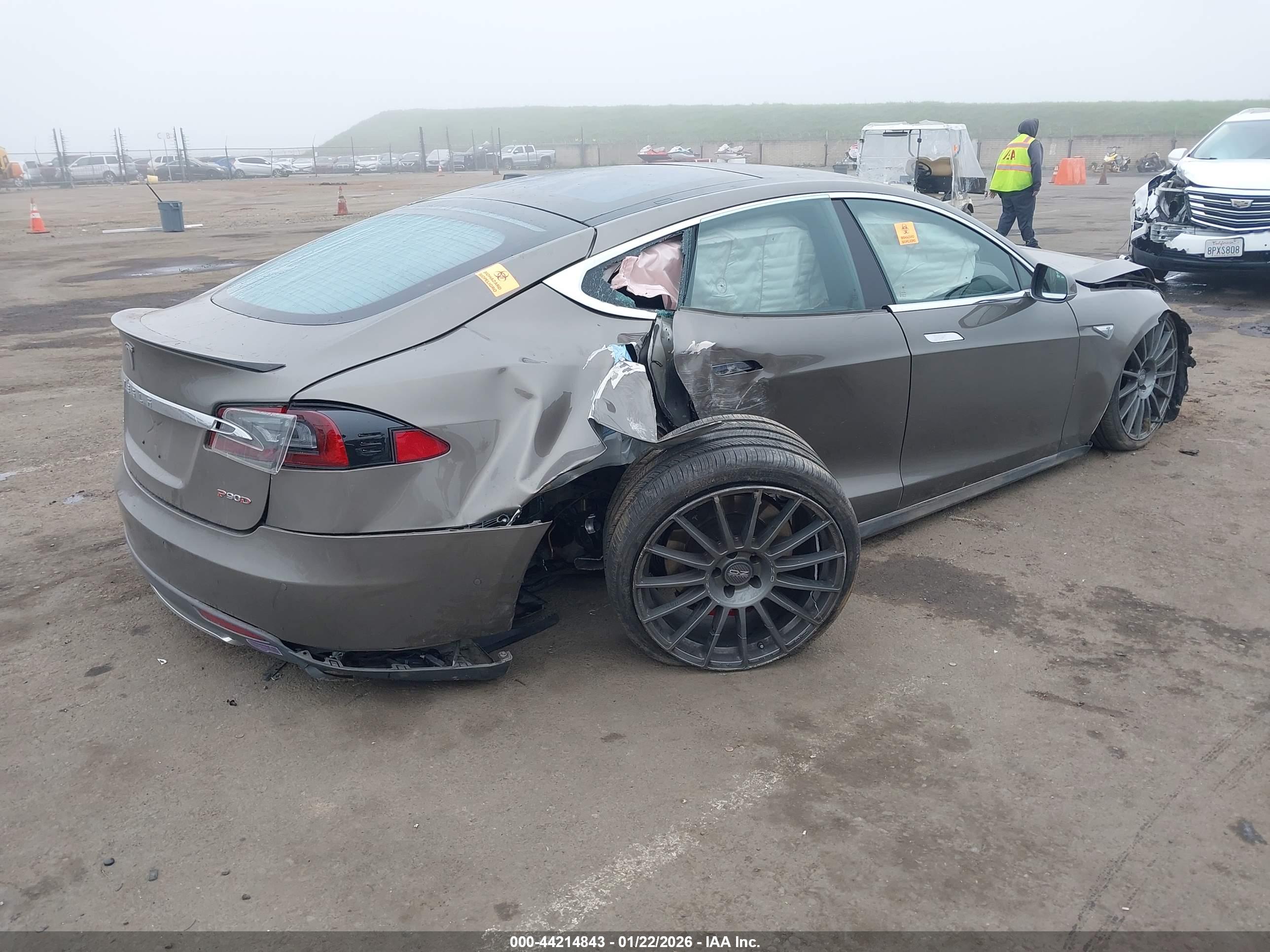 TESLA MODEL image 4