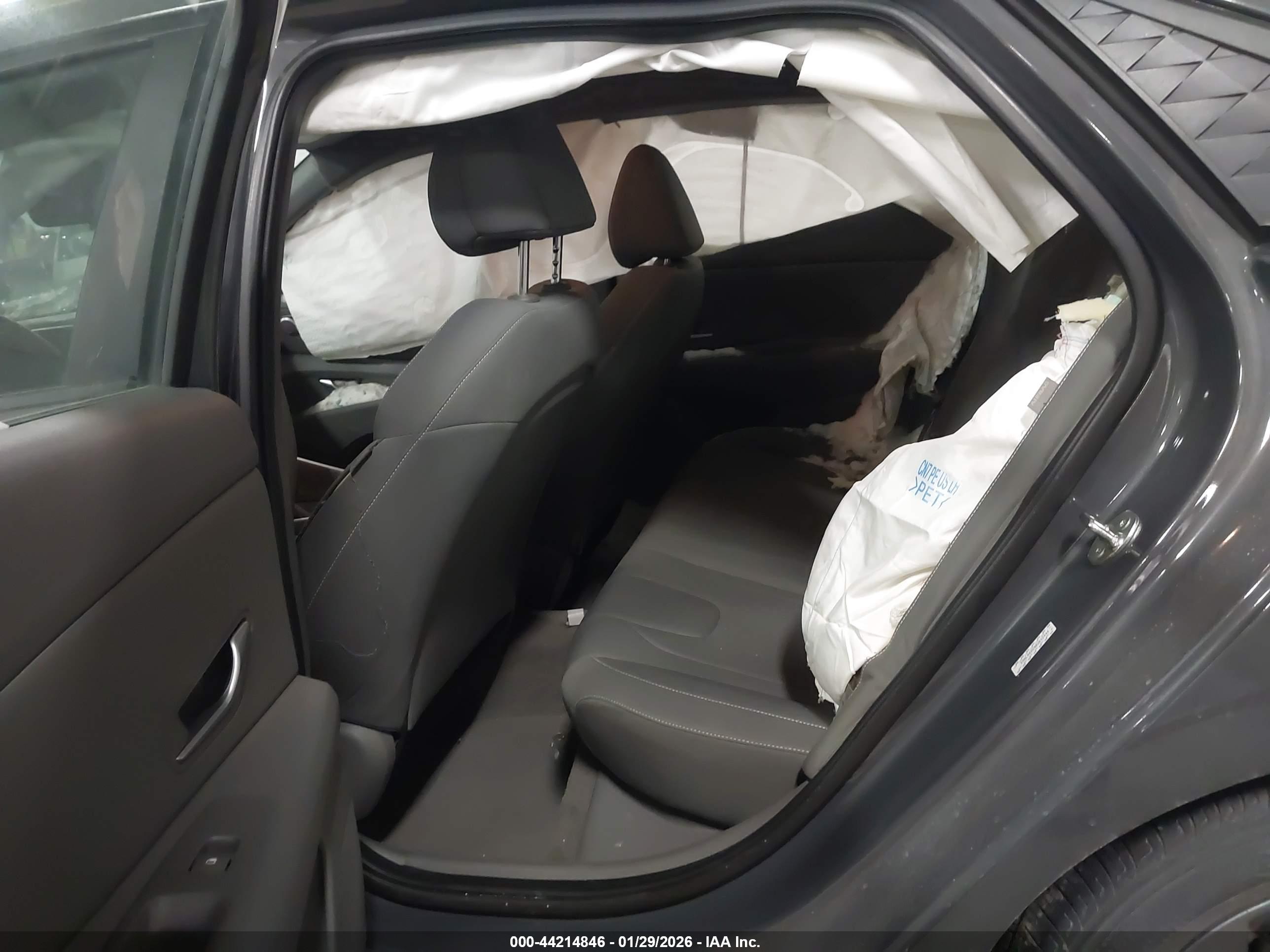 HYUNDAI ELANTRA image 8