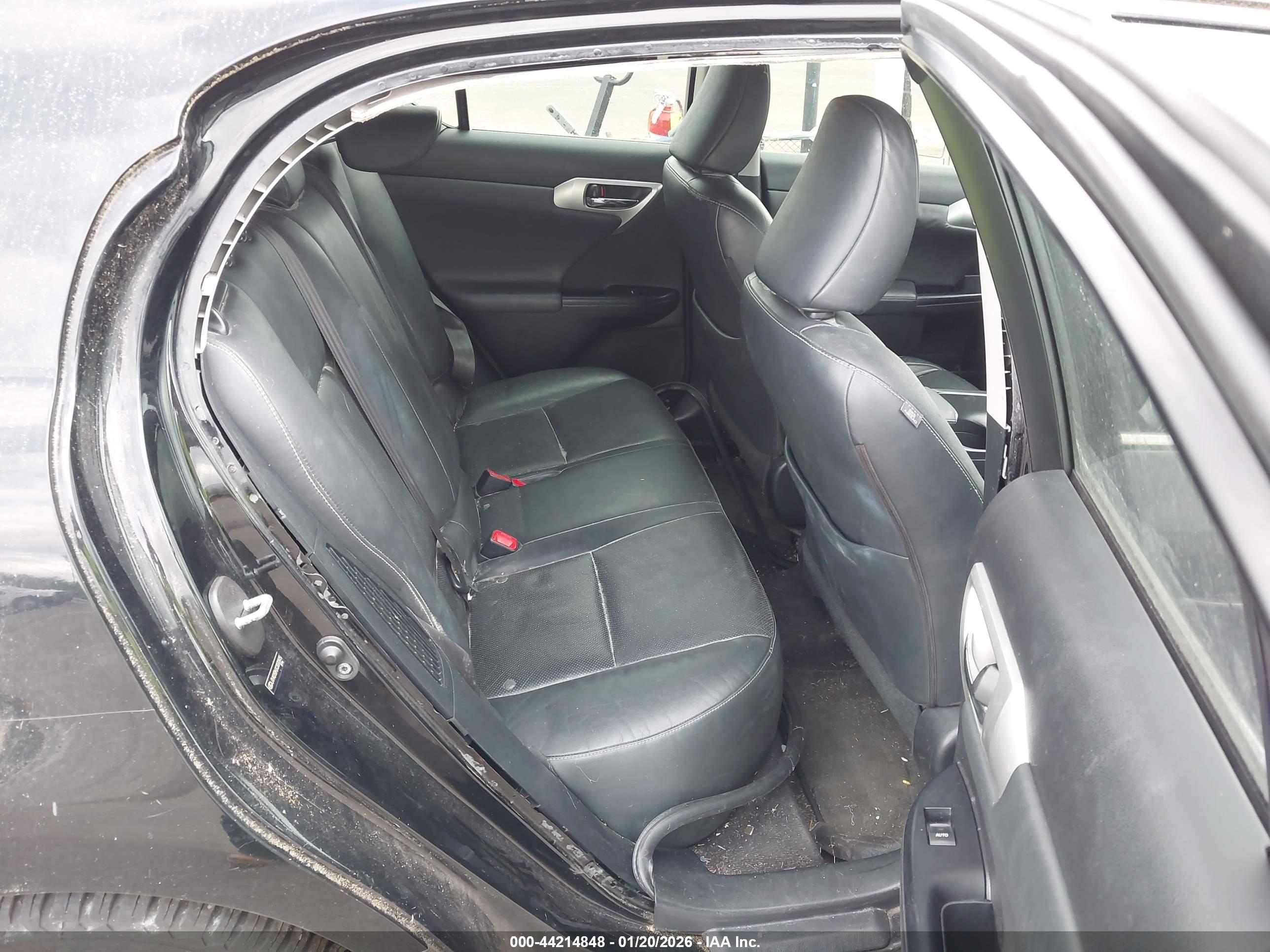 LEXUS CT image 8