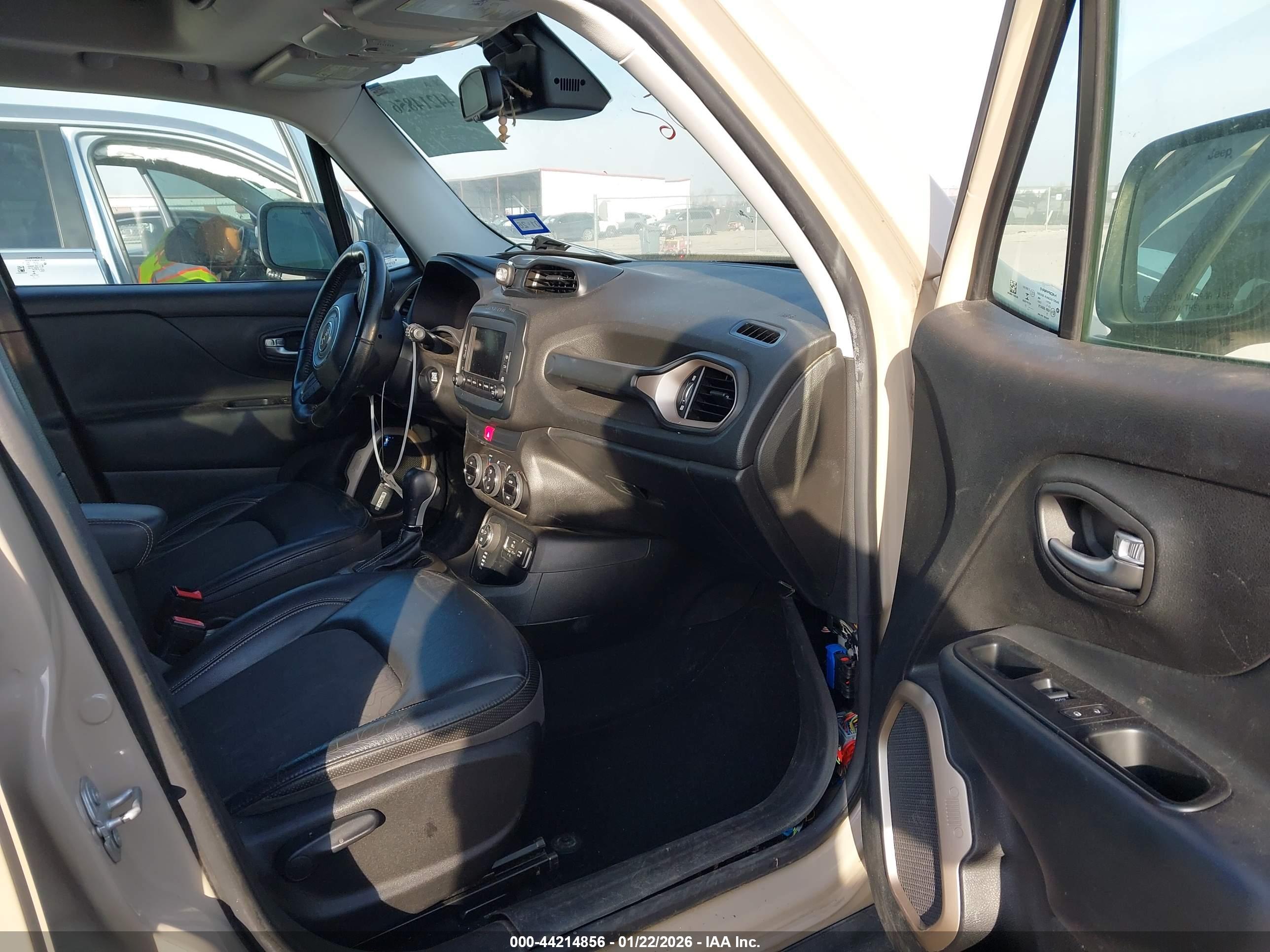 JEEP RENEGADE image 5