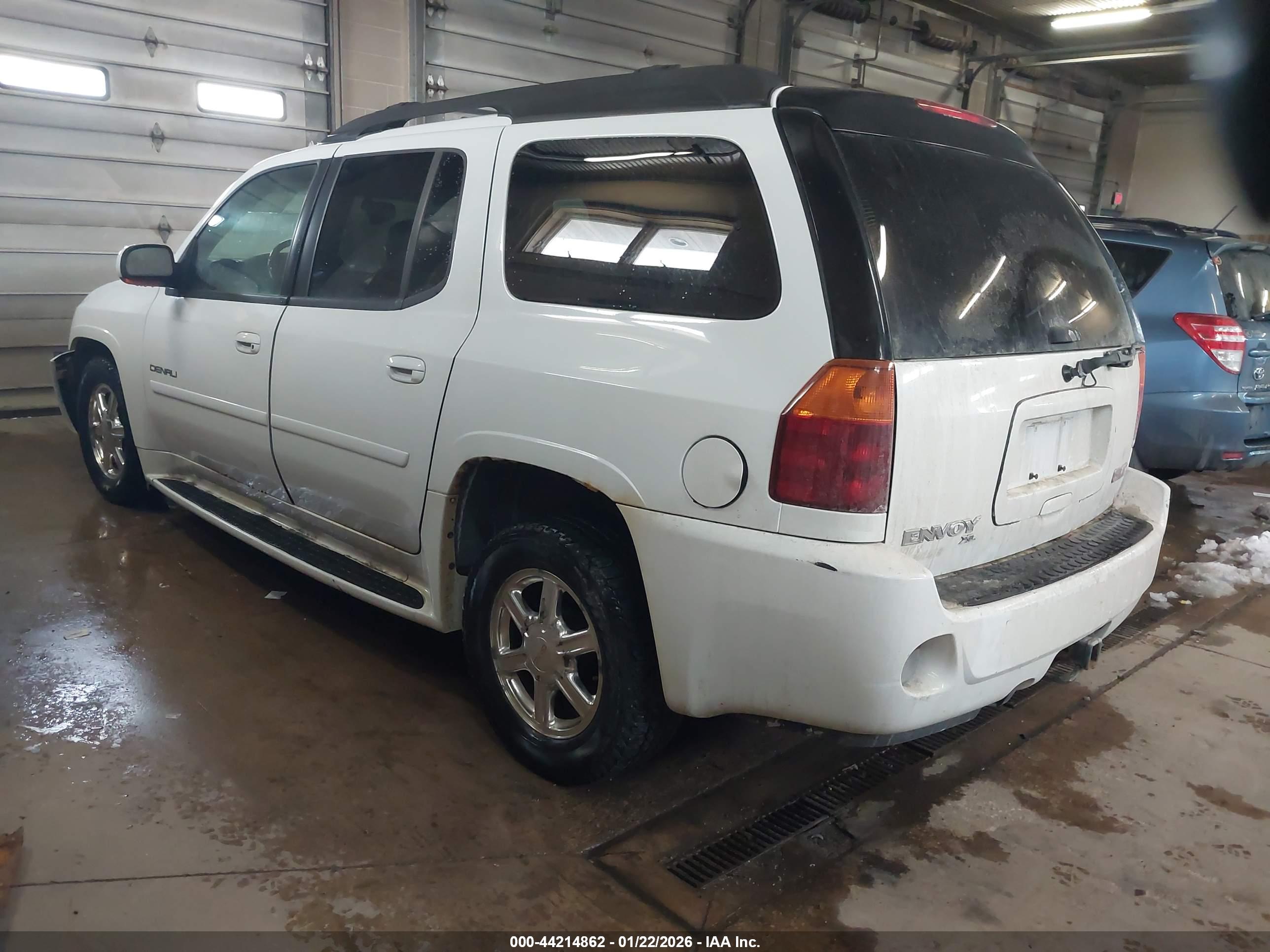 GMC ENVOY image 3