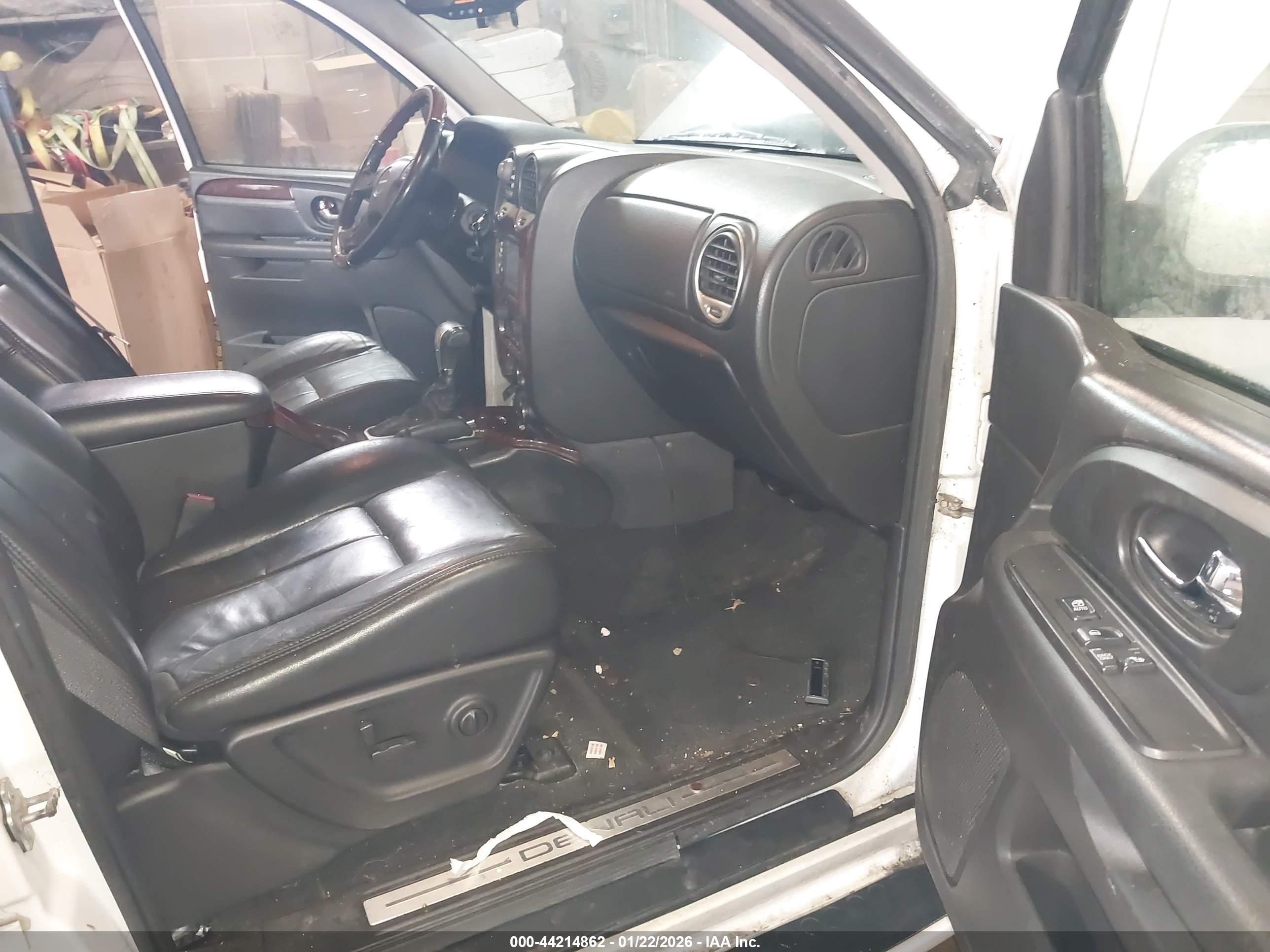 GMC ENVOY image 5