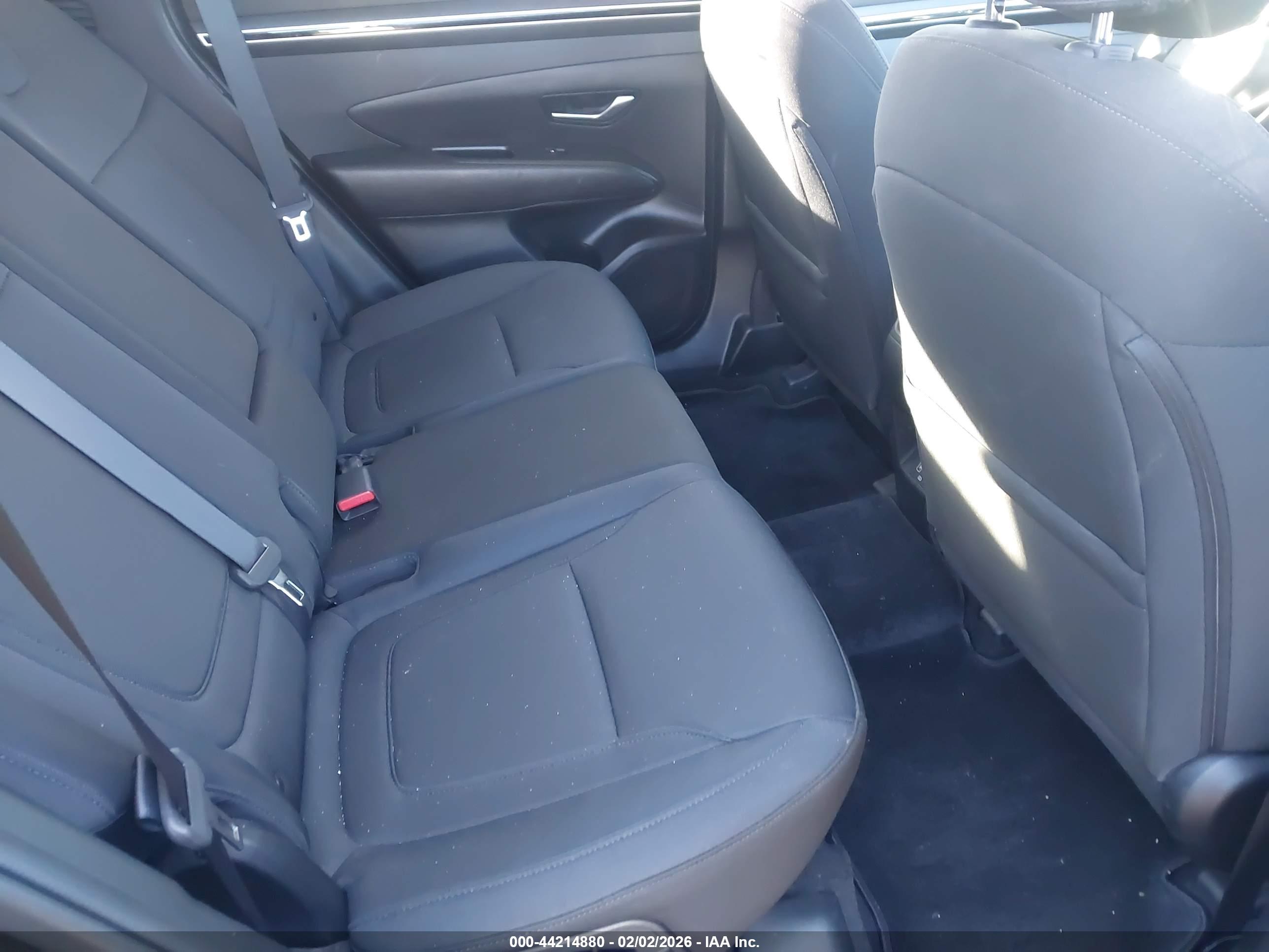 HYUNDAI TUCSON image 8