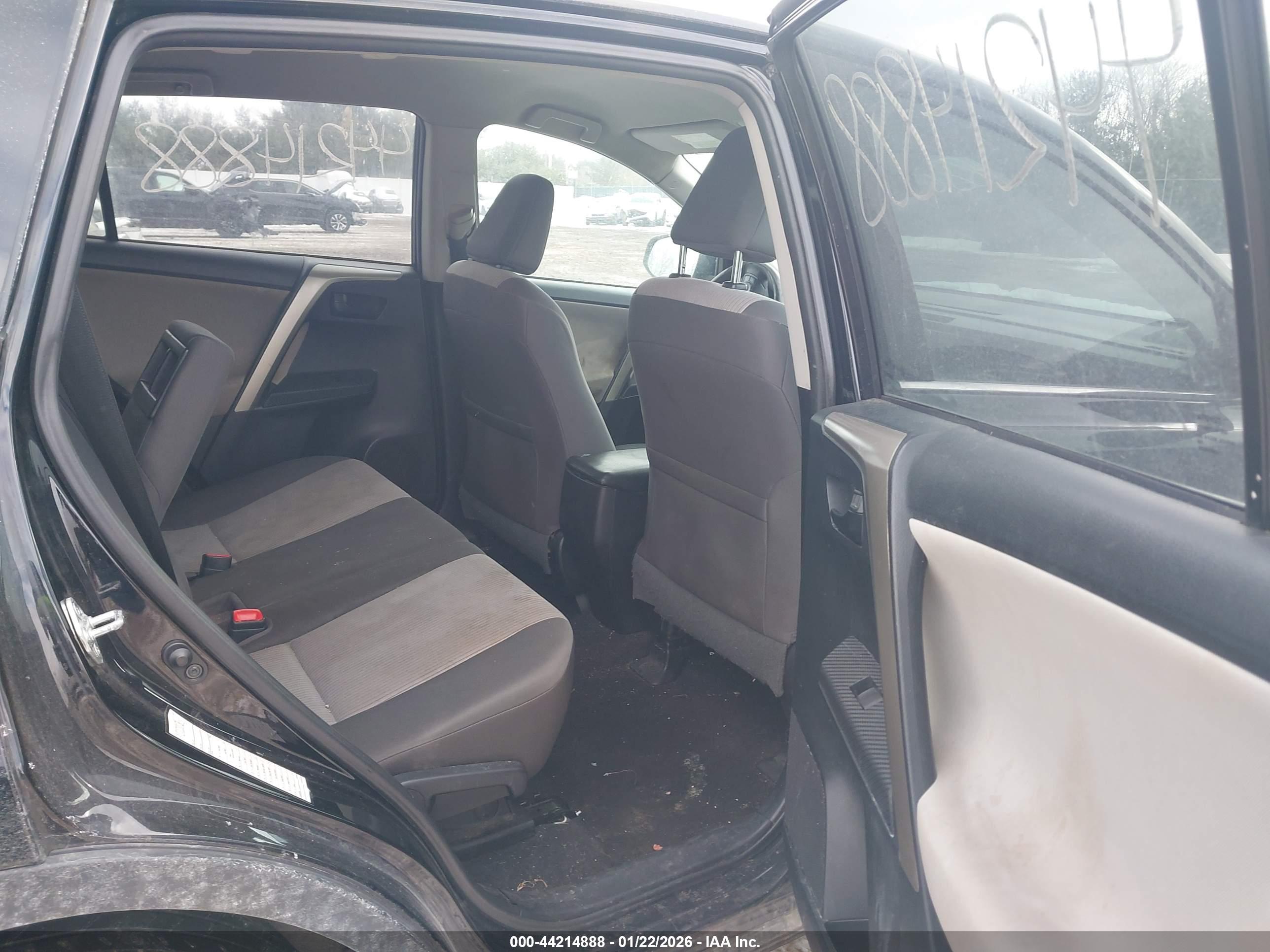 TOYOTA RAV4 image 8