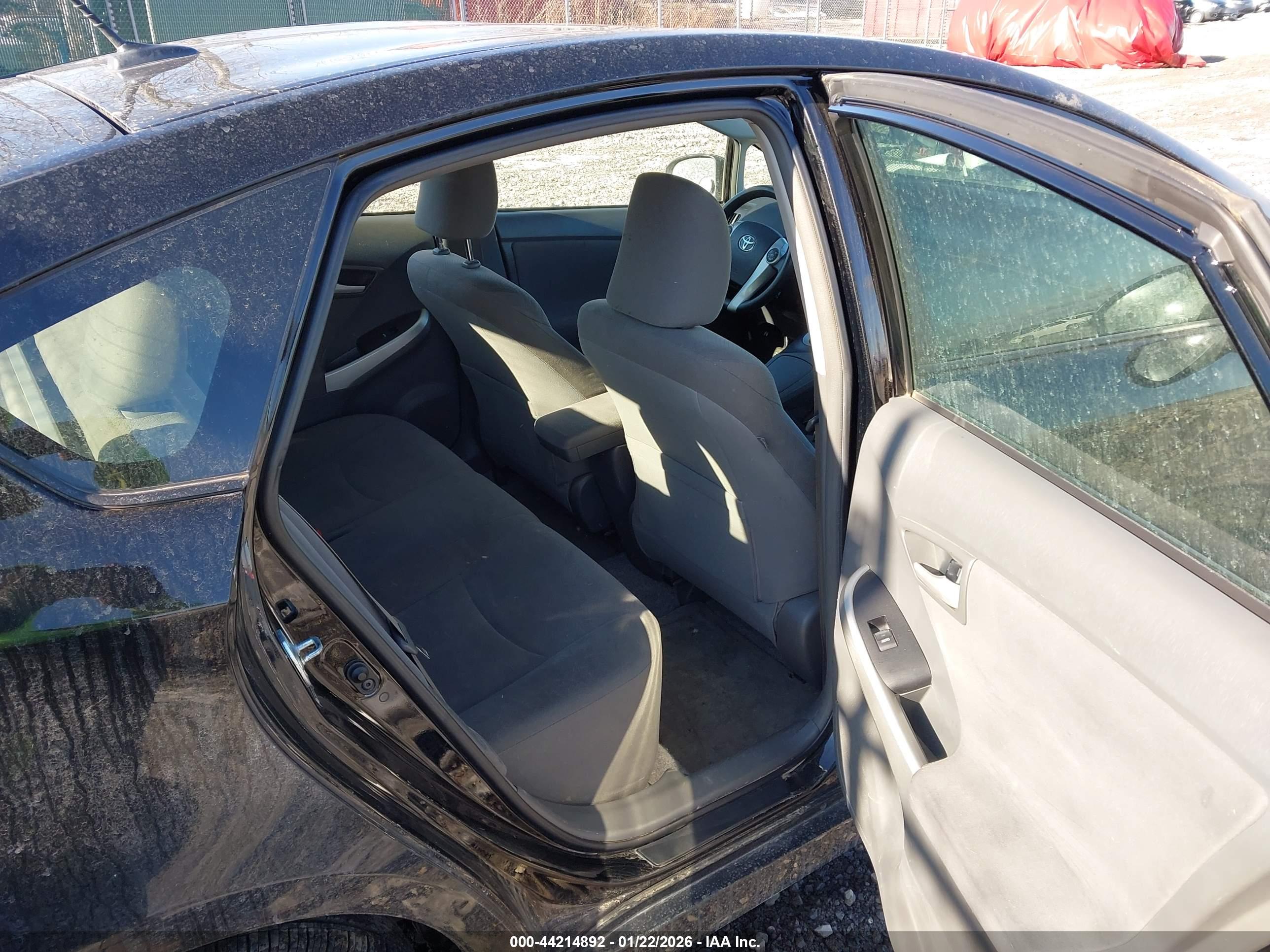 TOYOTA PRIUS image 8