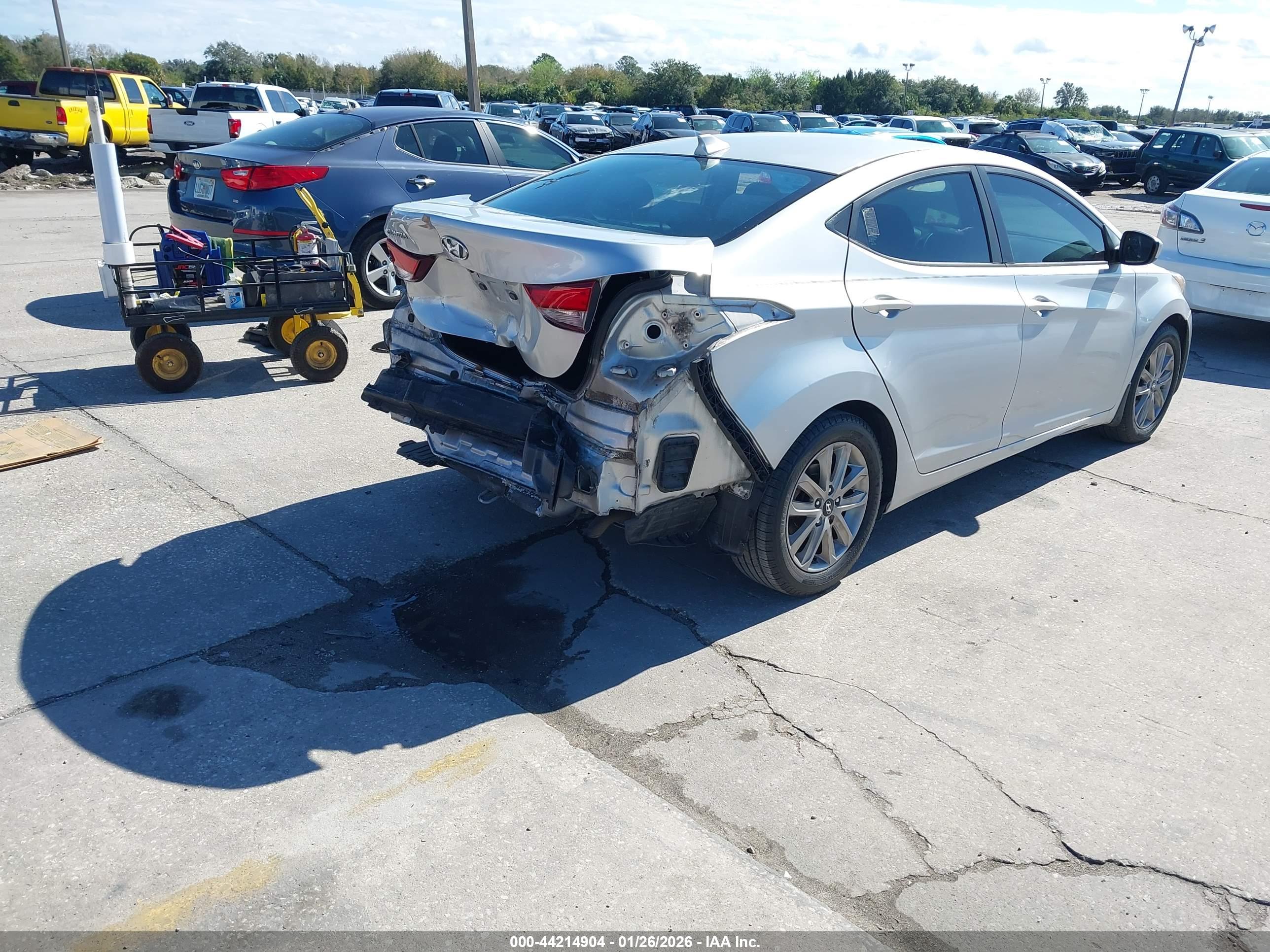 HYUNDAI ELANTRA image 4