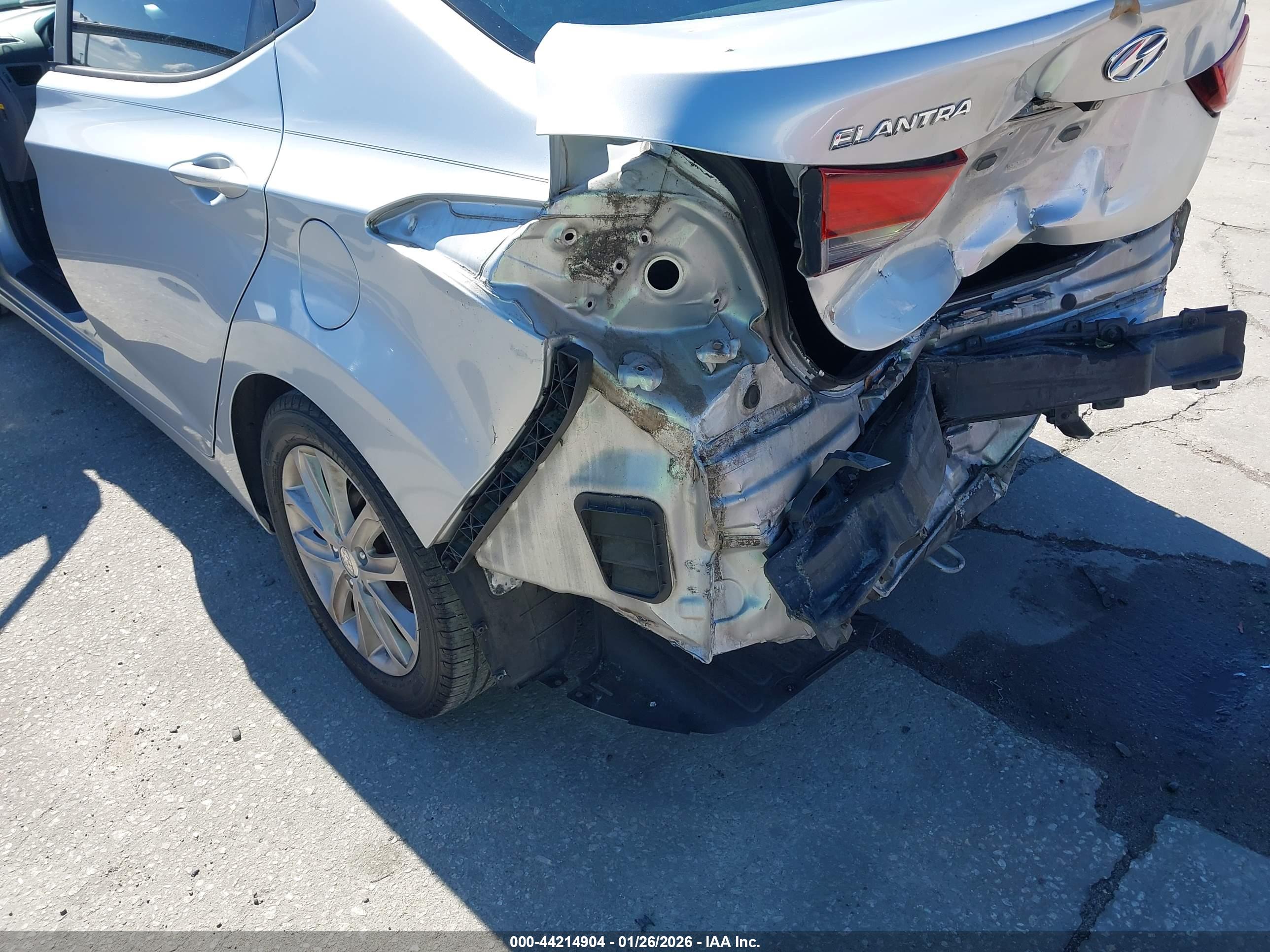 HYUNDAI ELANTRA image 6