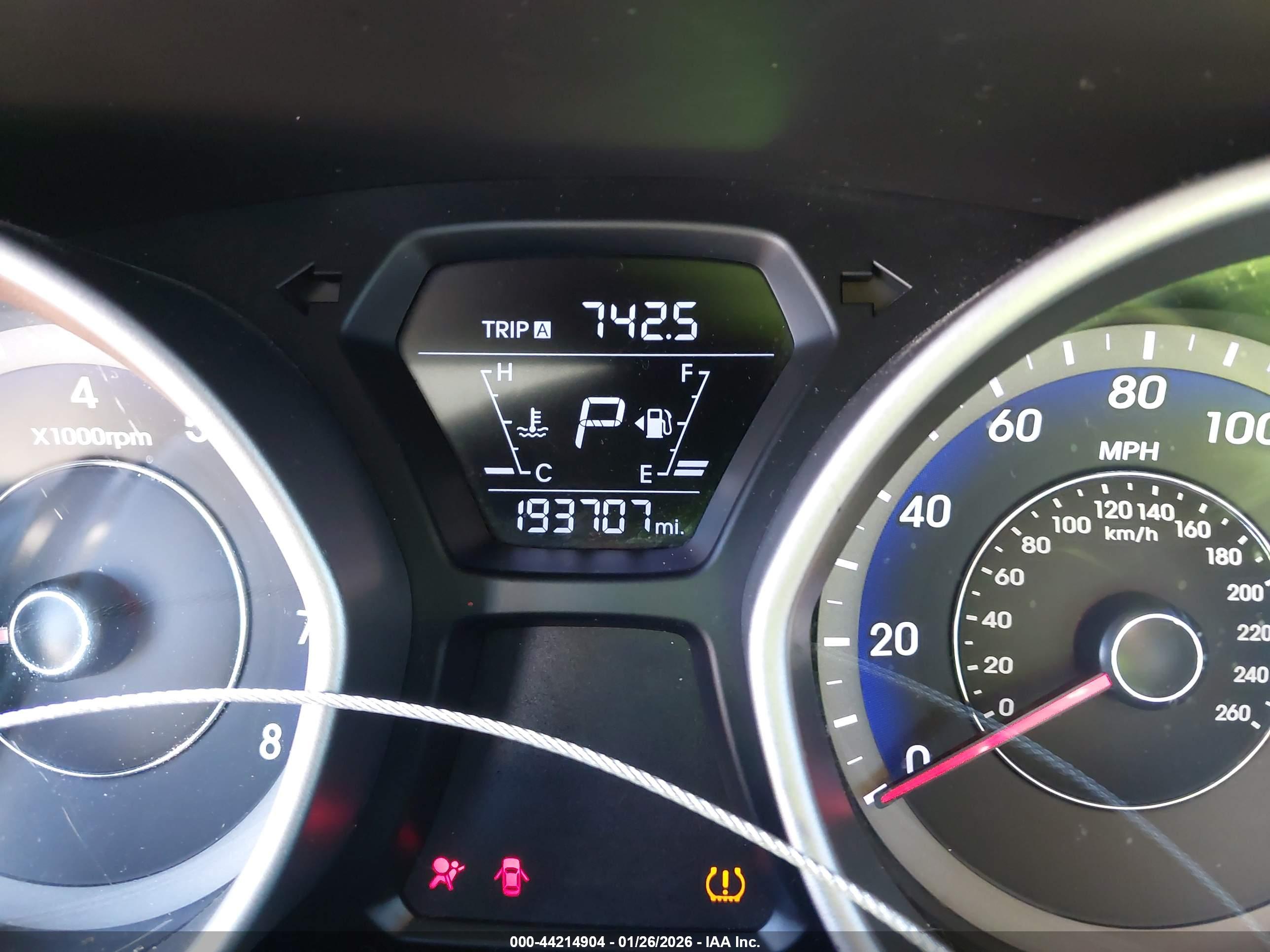 HYUNDAI ELANTRA image 7