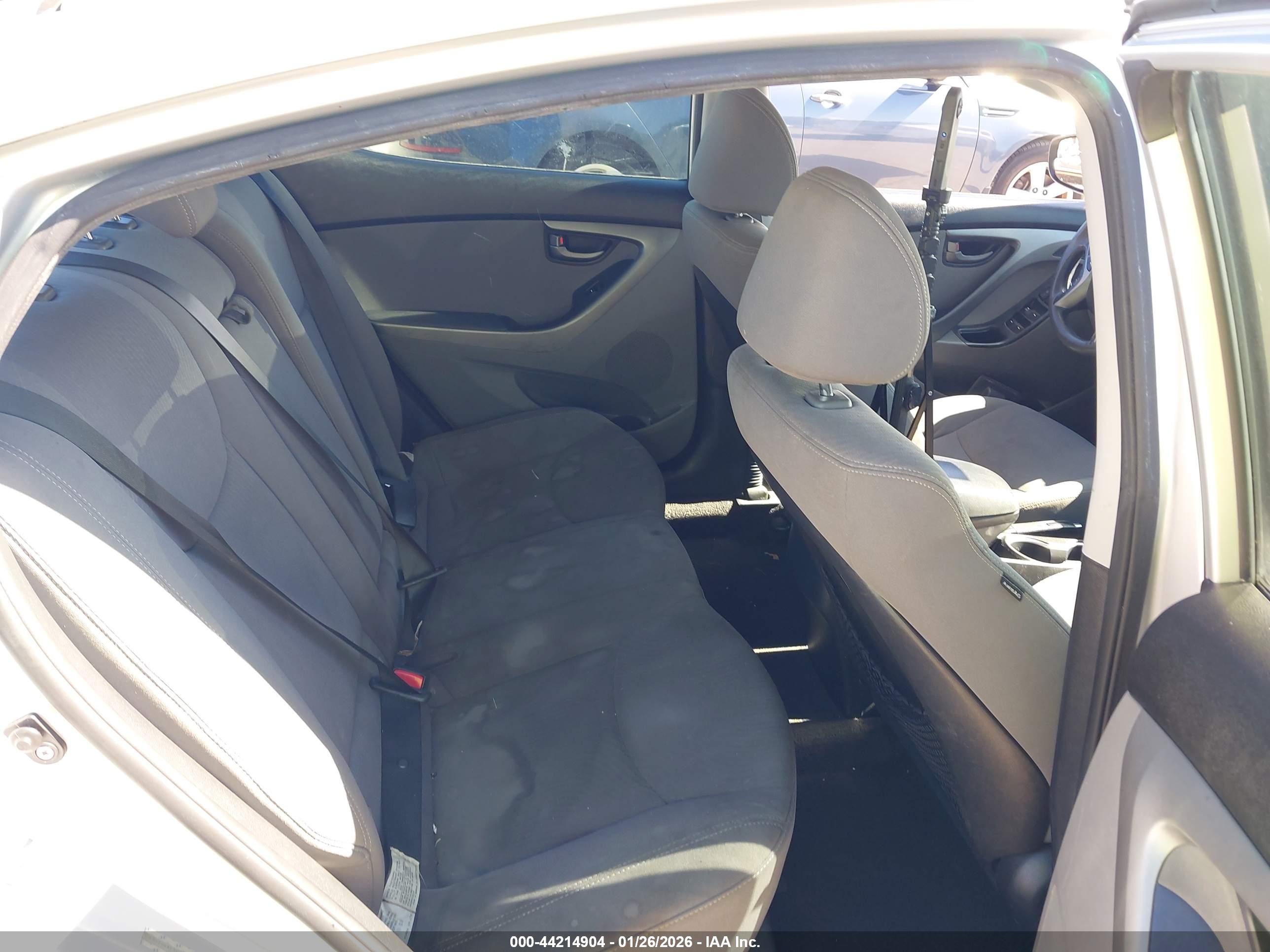 HYUNDAI ELANTRA image 8