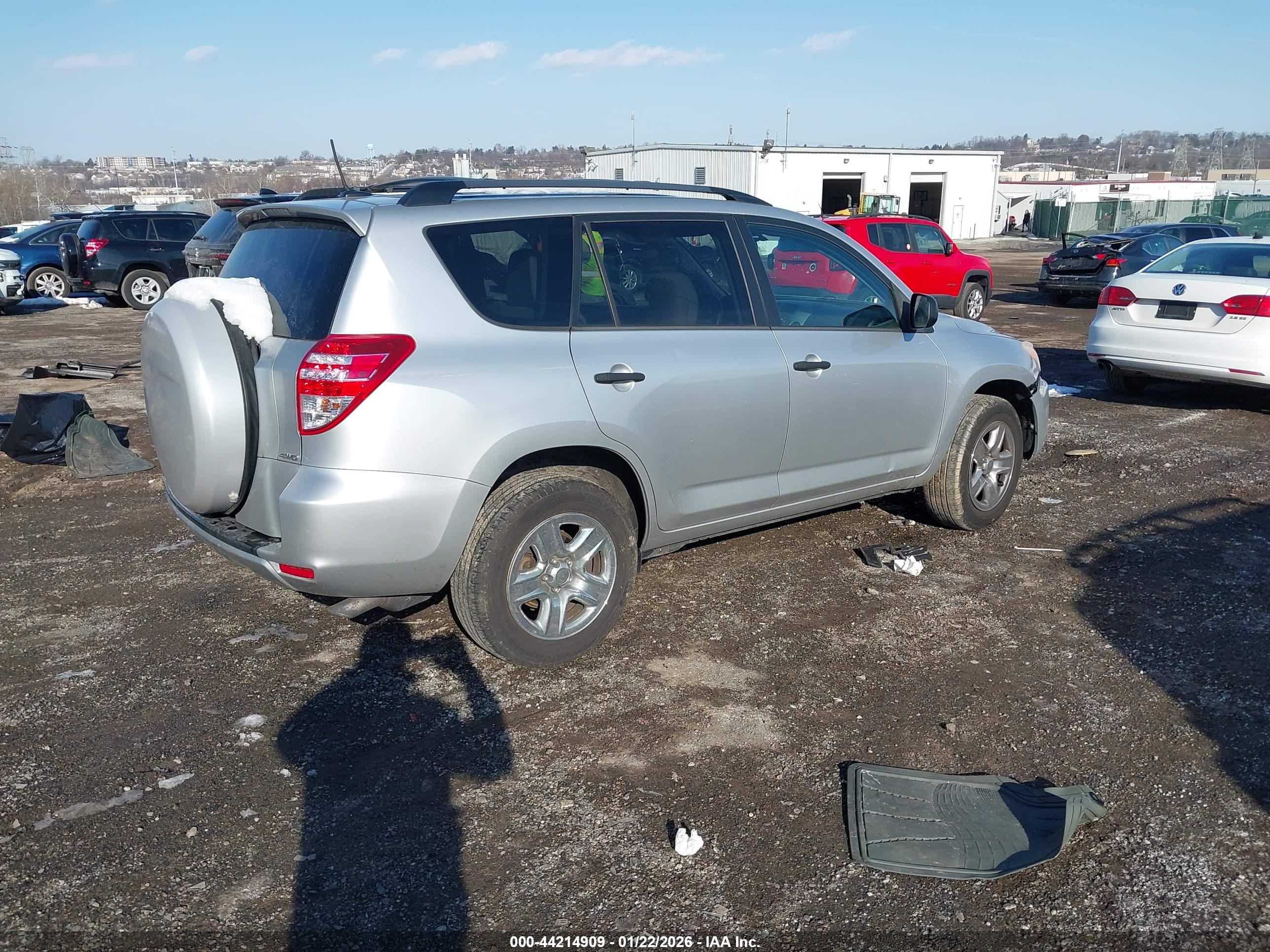 TOYOTA RAV4 image 4