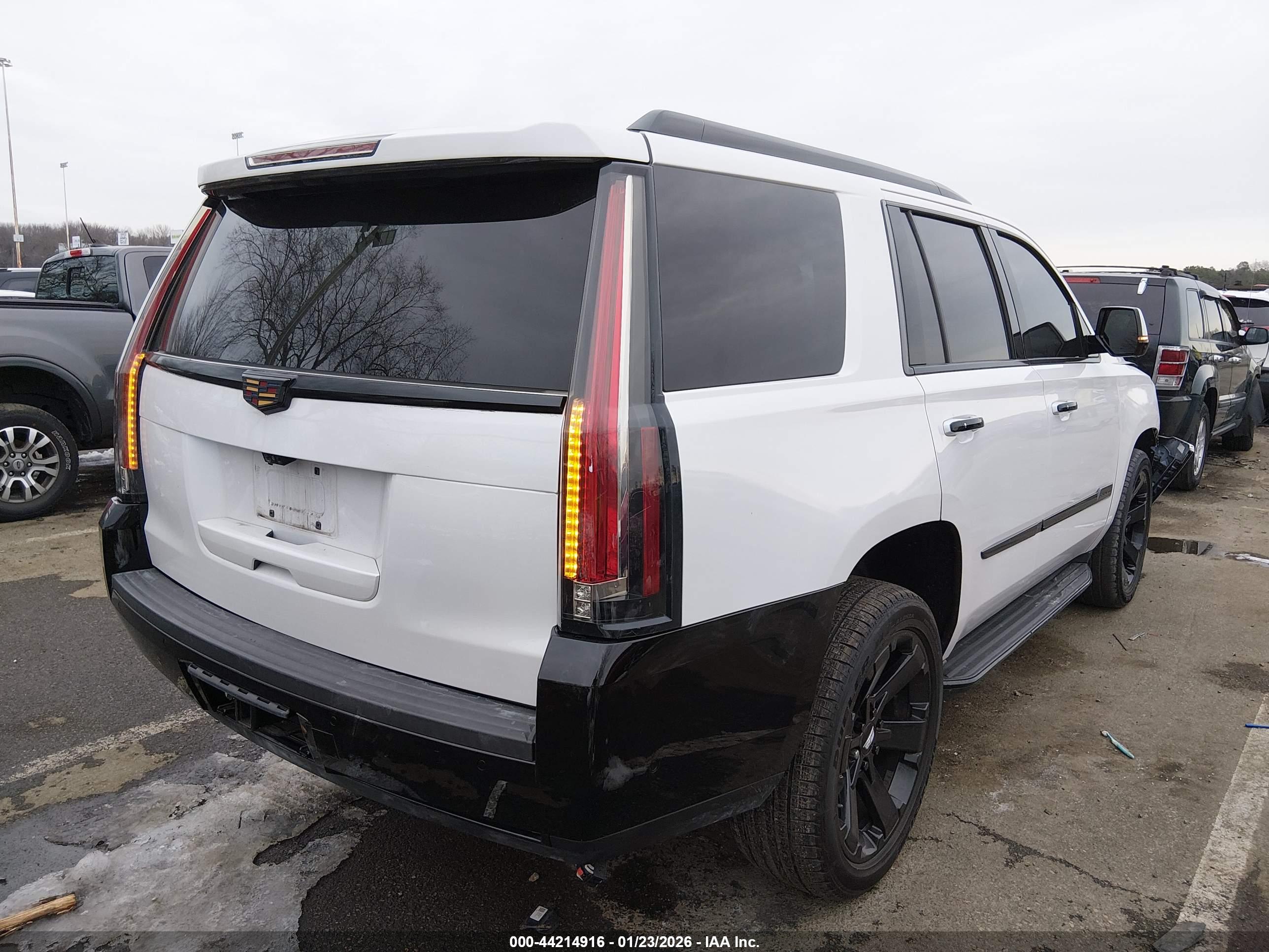 CADILLAC ESCALADE image 4
