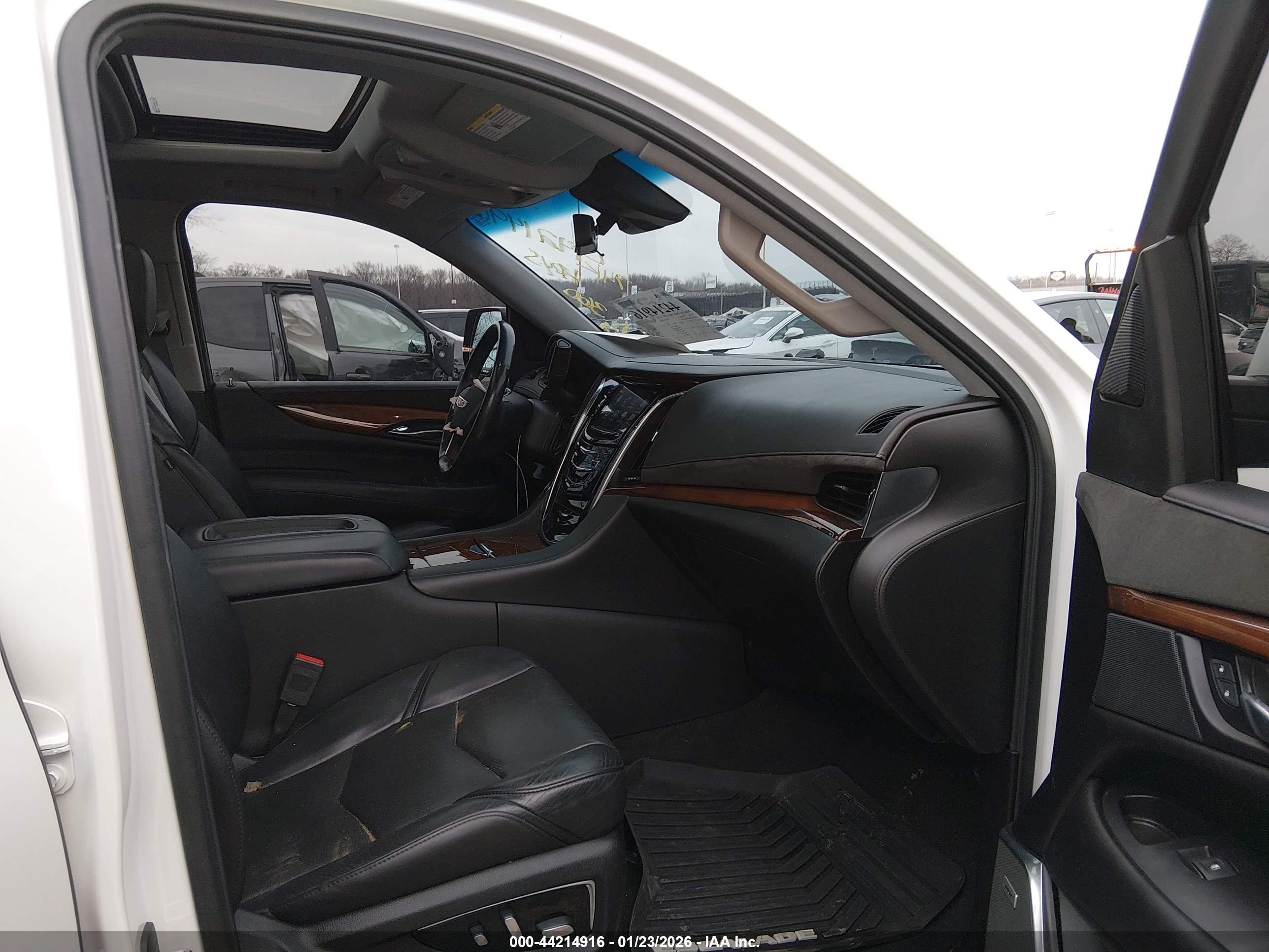 CADILLAC ESCALADE image 5