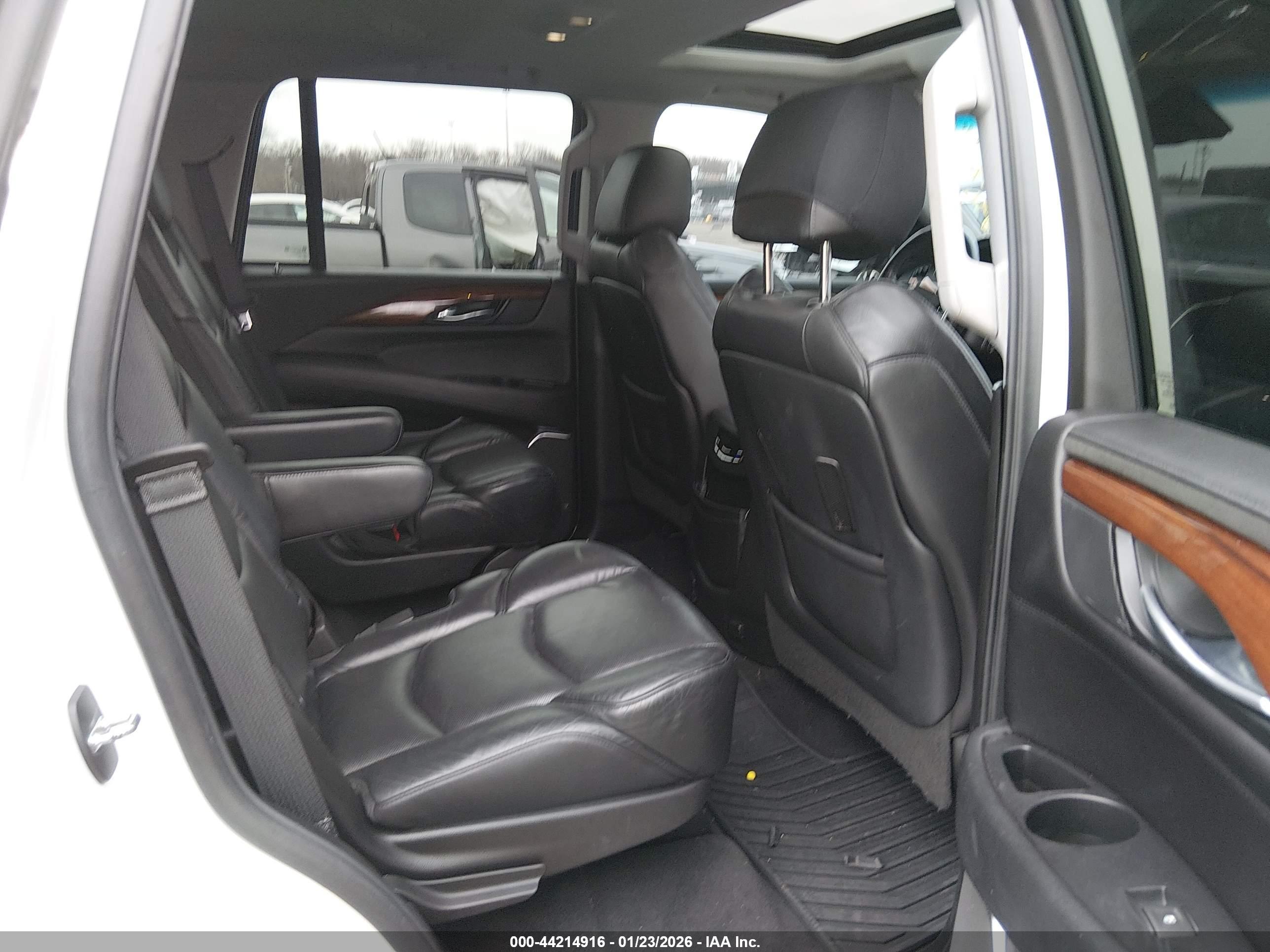 CADILLAC ESCALADE image 8