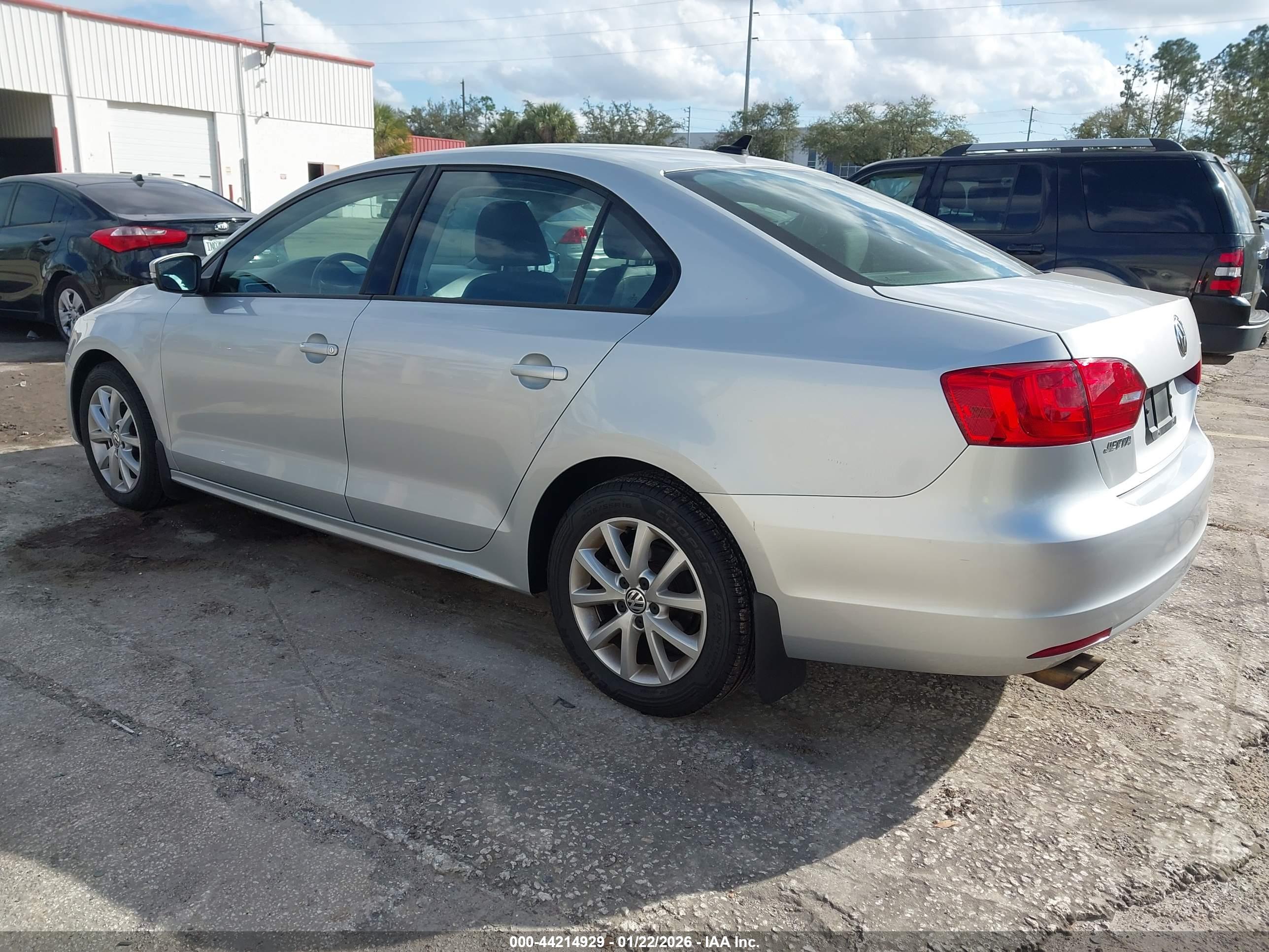 VOLKSWAGEN JETTA image 3