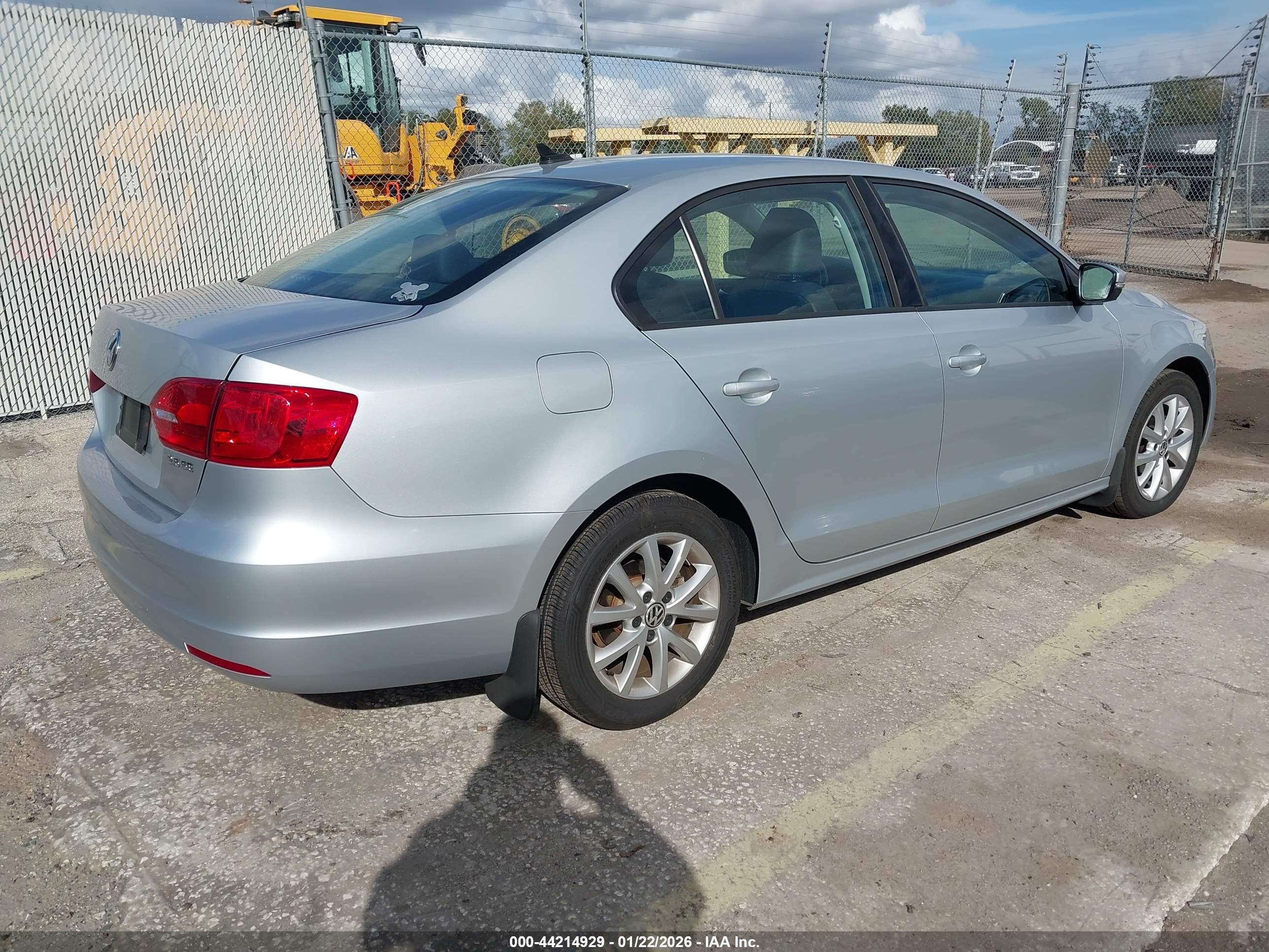 VOLKSWAGEN JETTA image 4