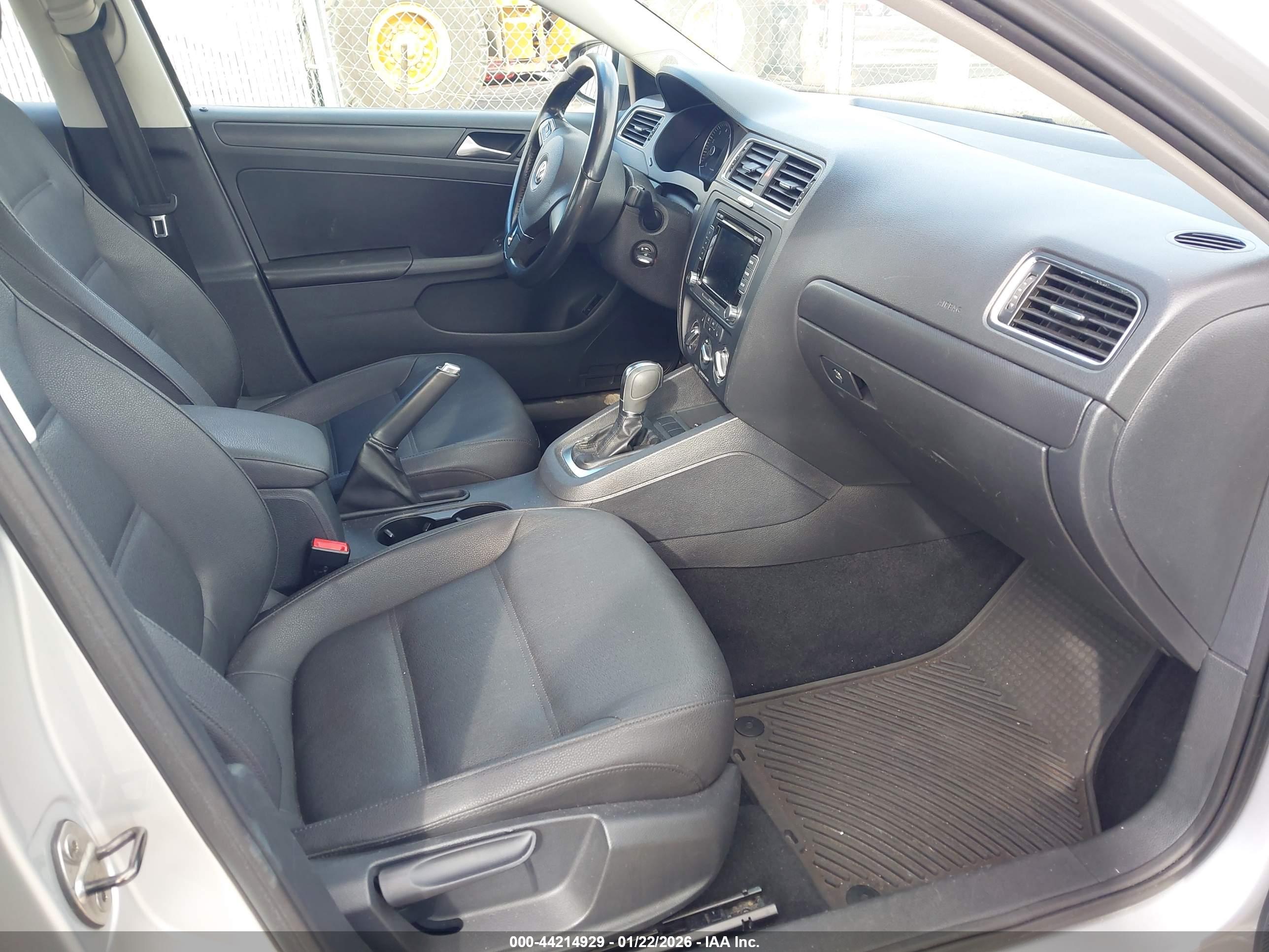 VOLKSWAGEN JETTA image 5