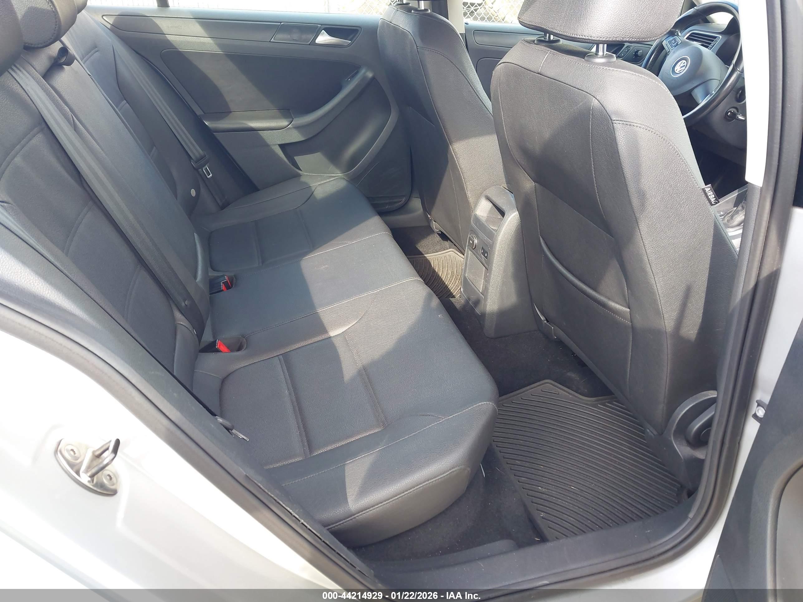 VOLKSWAGEN JETTA image 8