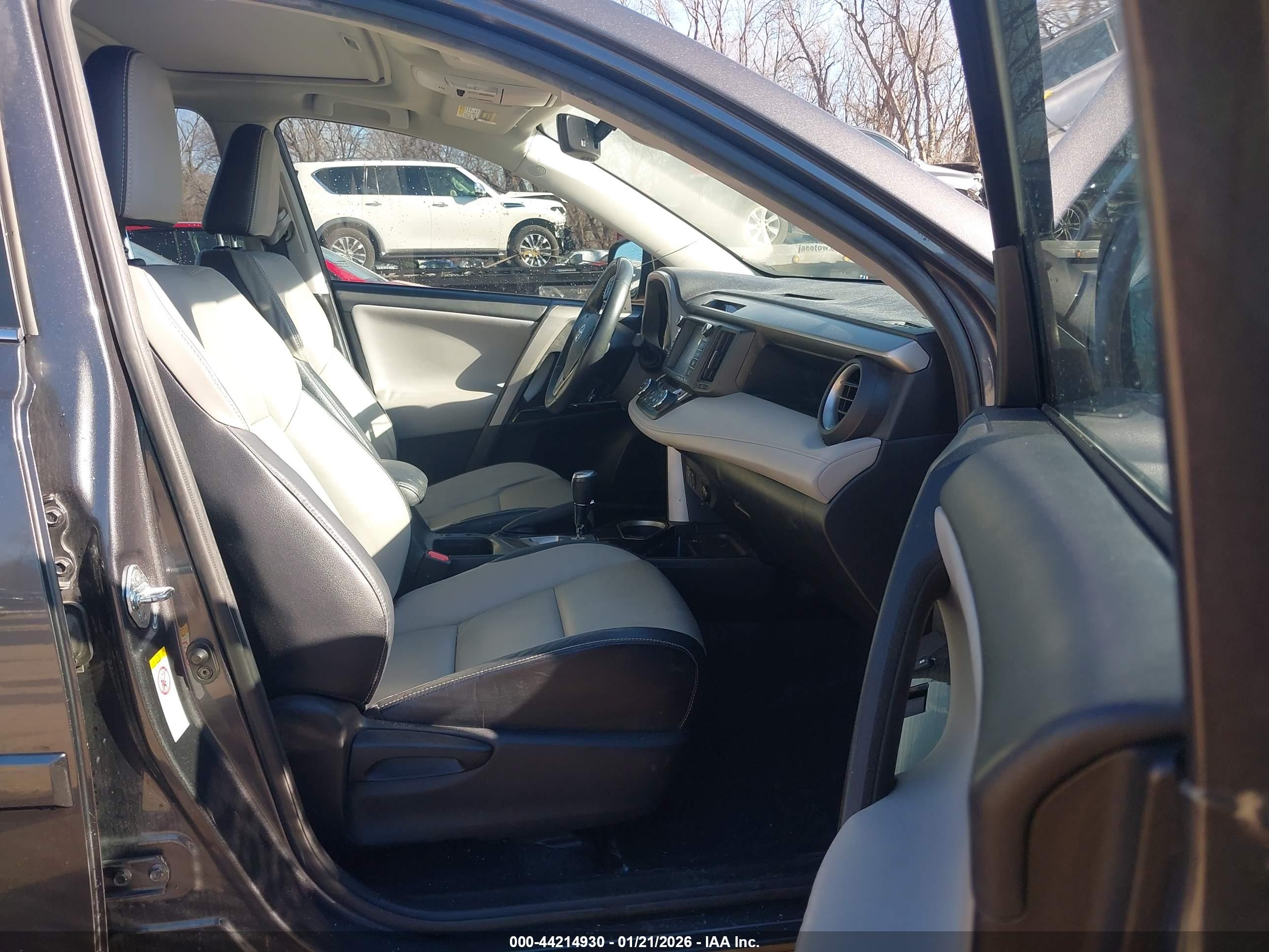 TOYOTA RAV4 image 5