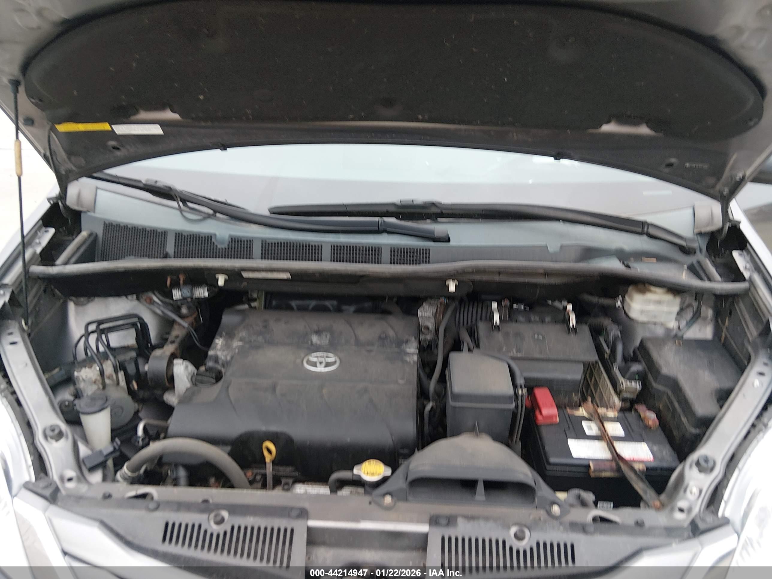 TOYOTA SIENNA image 10