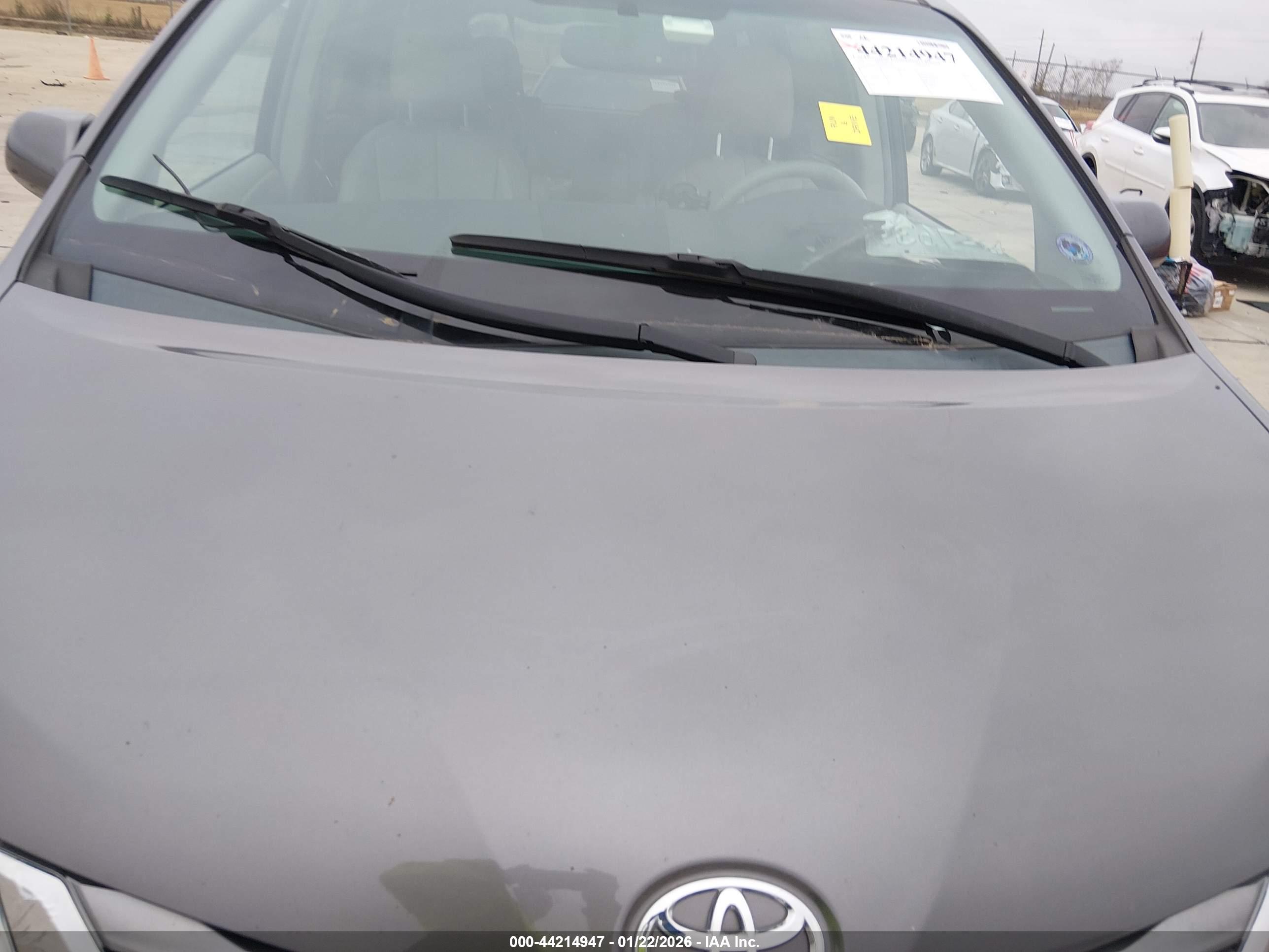 TOYOTA SIENNA image 6