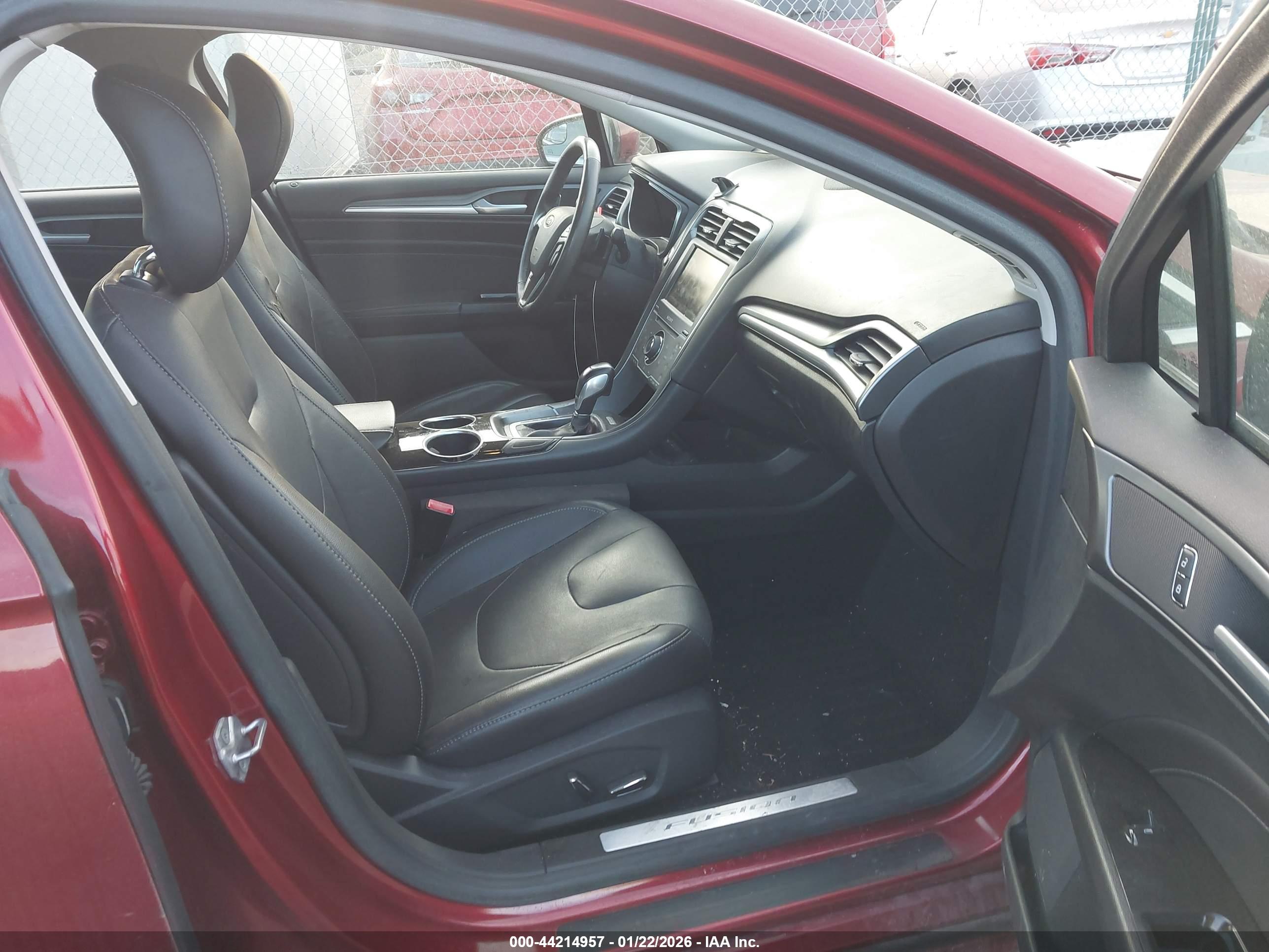 FORD FUSION image 5