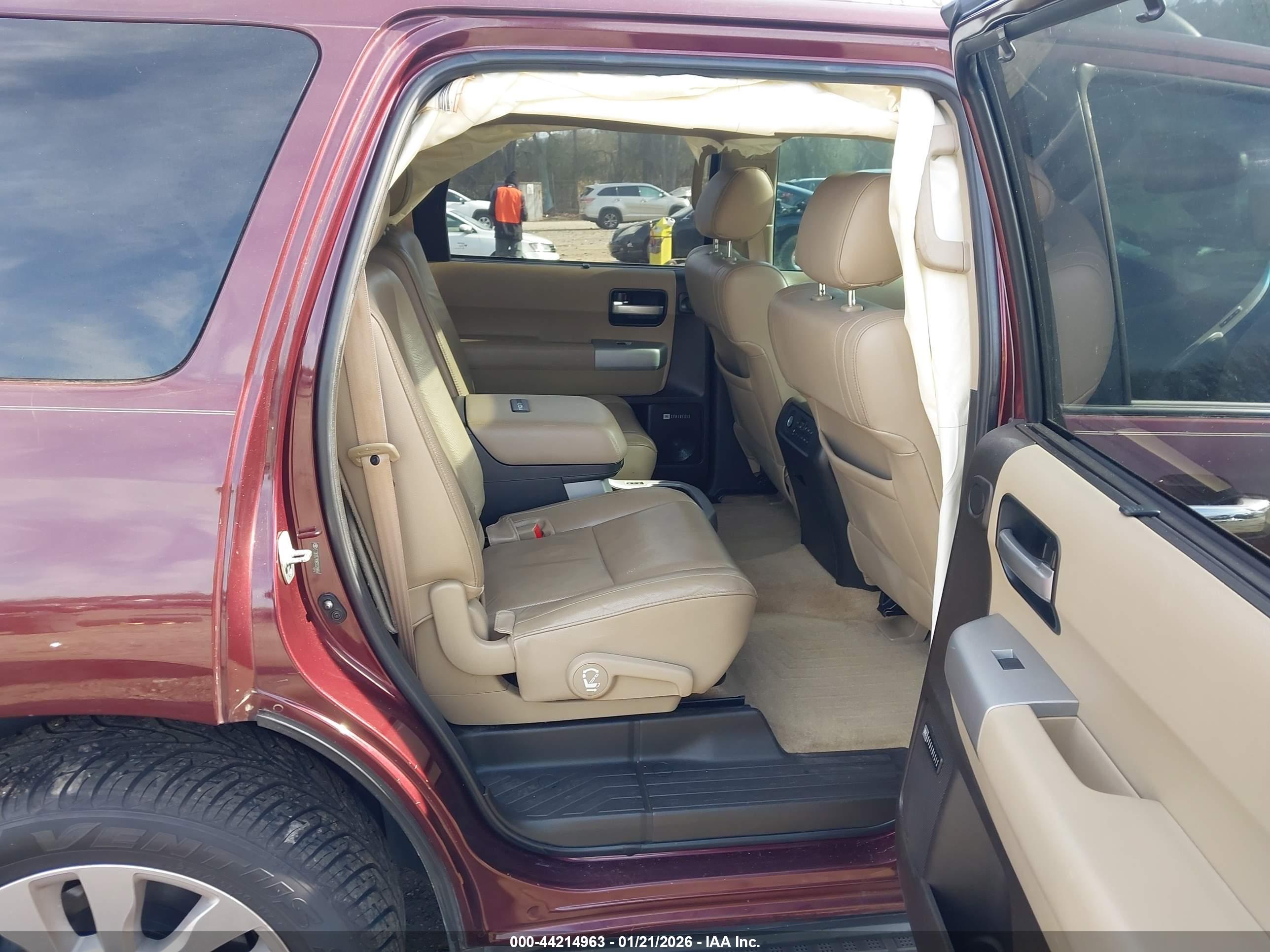 TOYOTA SEQUOIA image 8