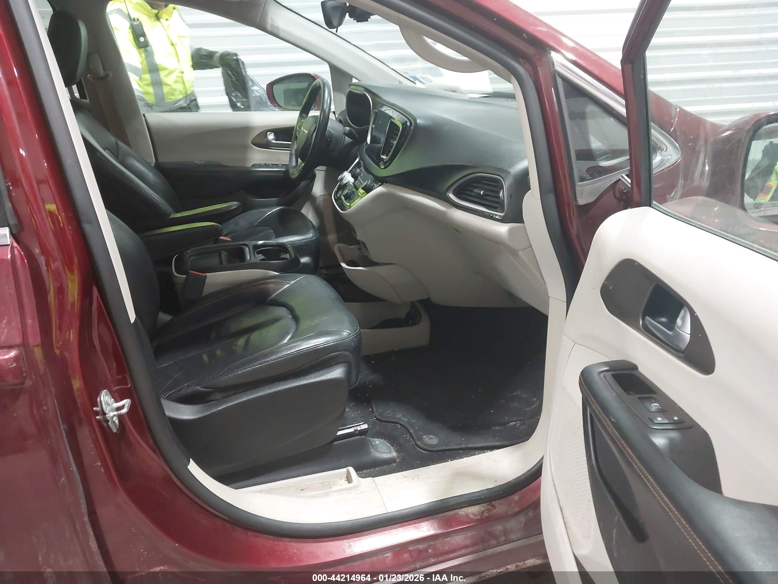 CHRYSLER PACIFICA image 5