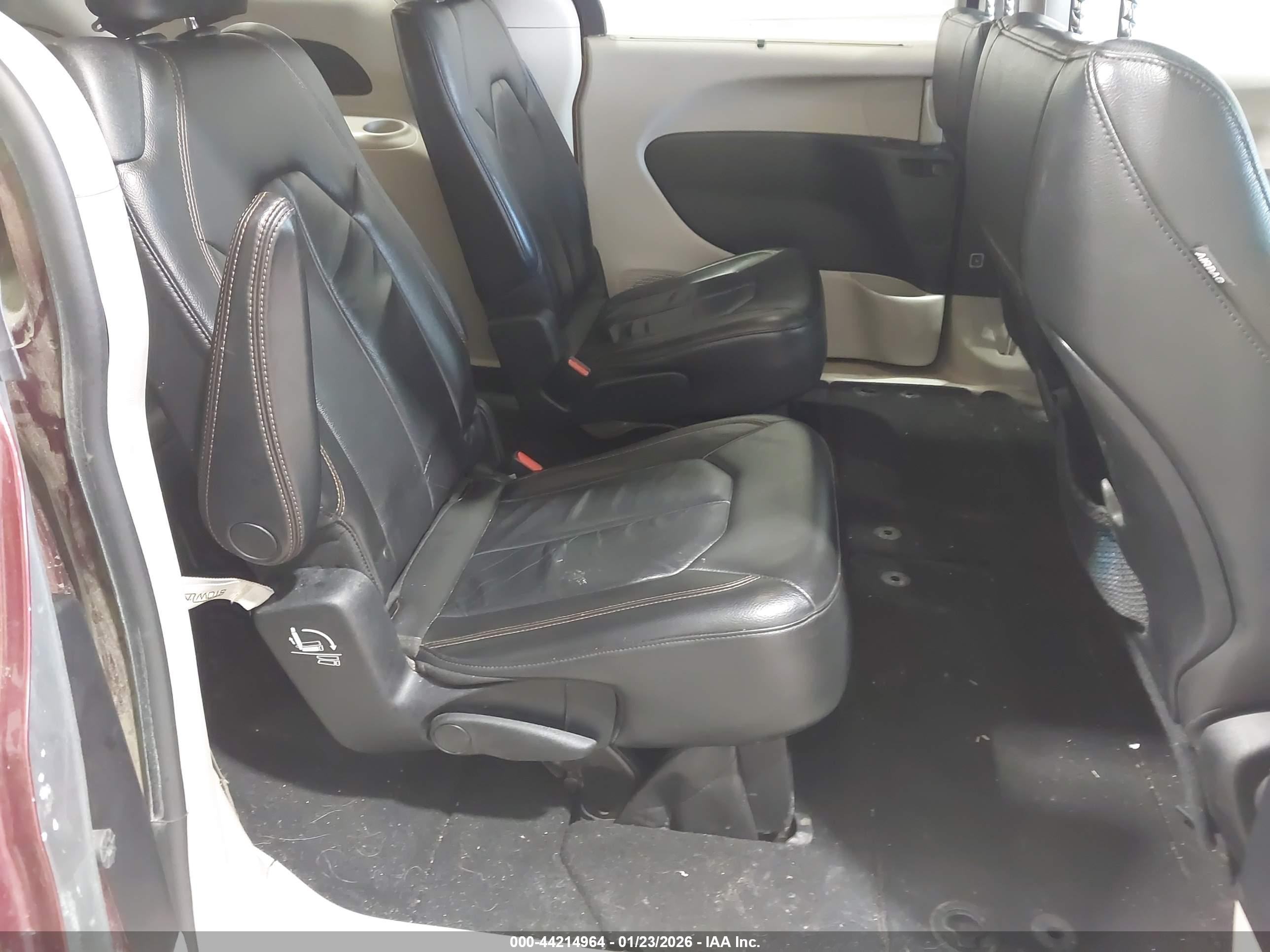 CHRYSLER PACIFICA image 8