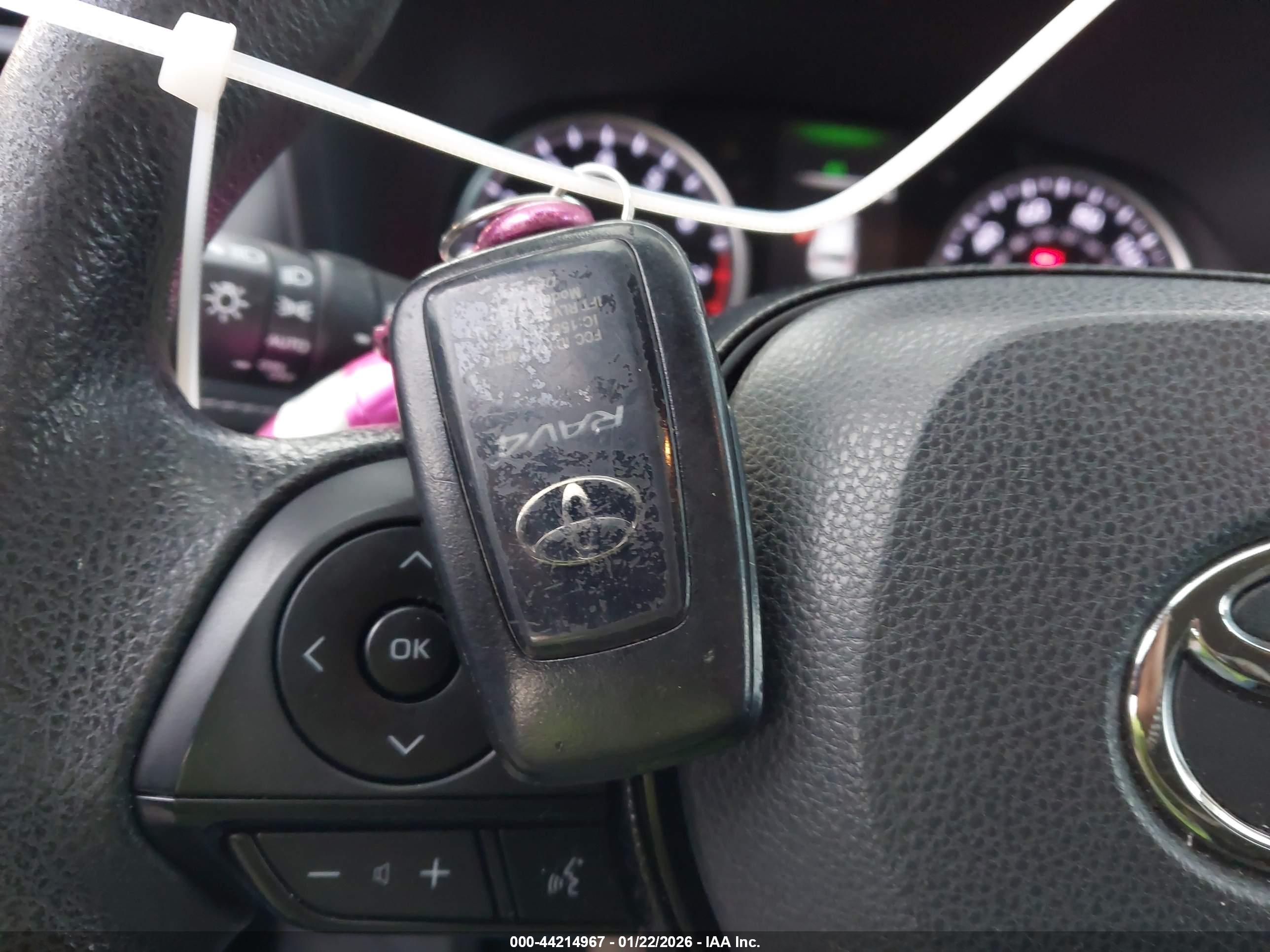 TOYOTA RAV4 image 11