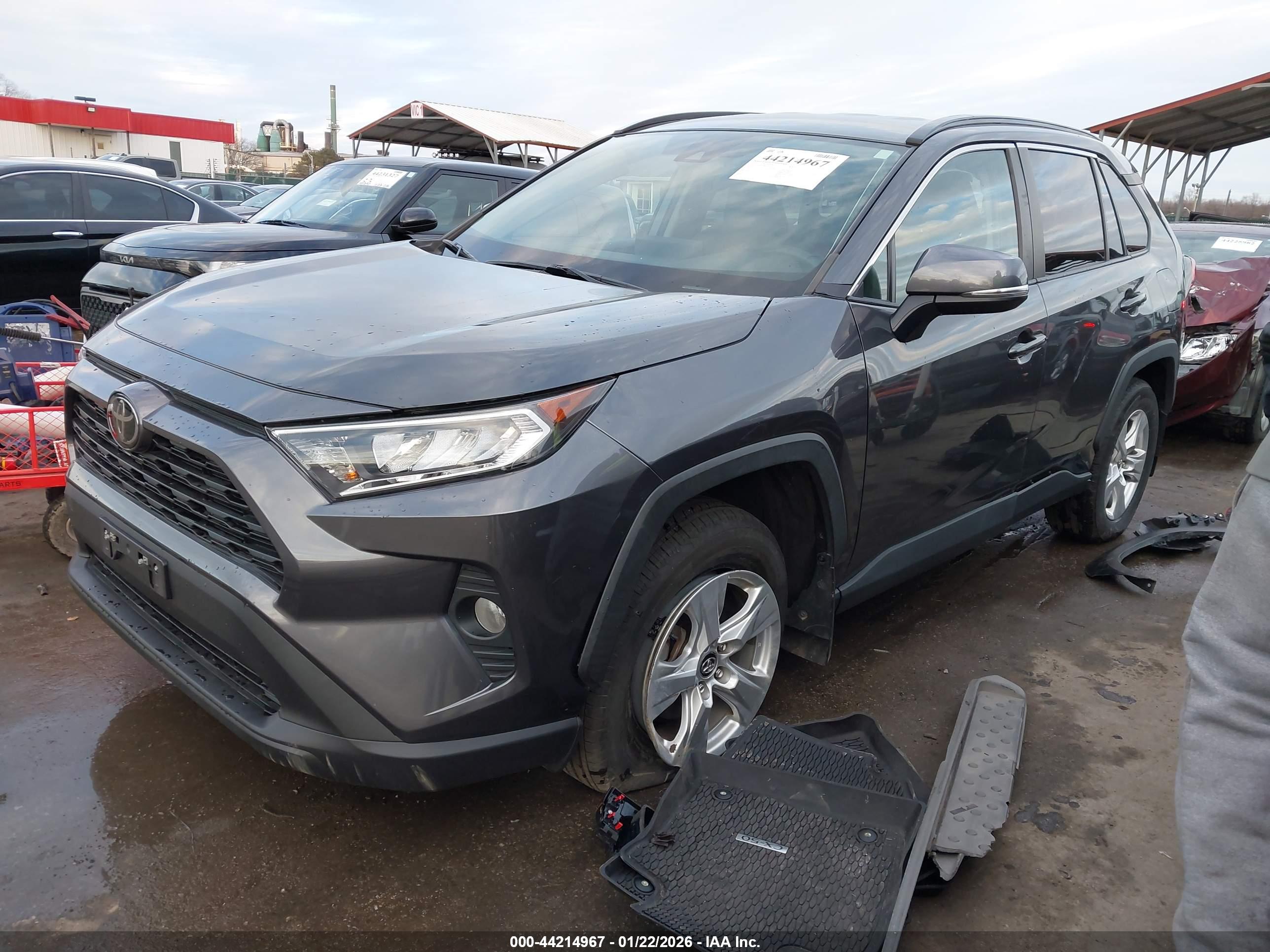 TOYOTA RAV4 image 2