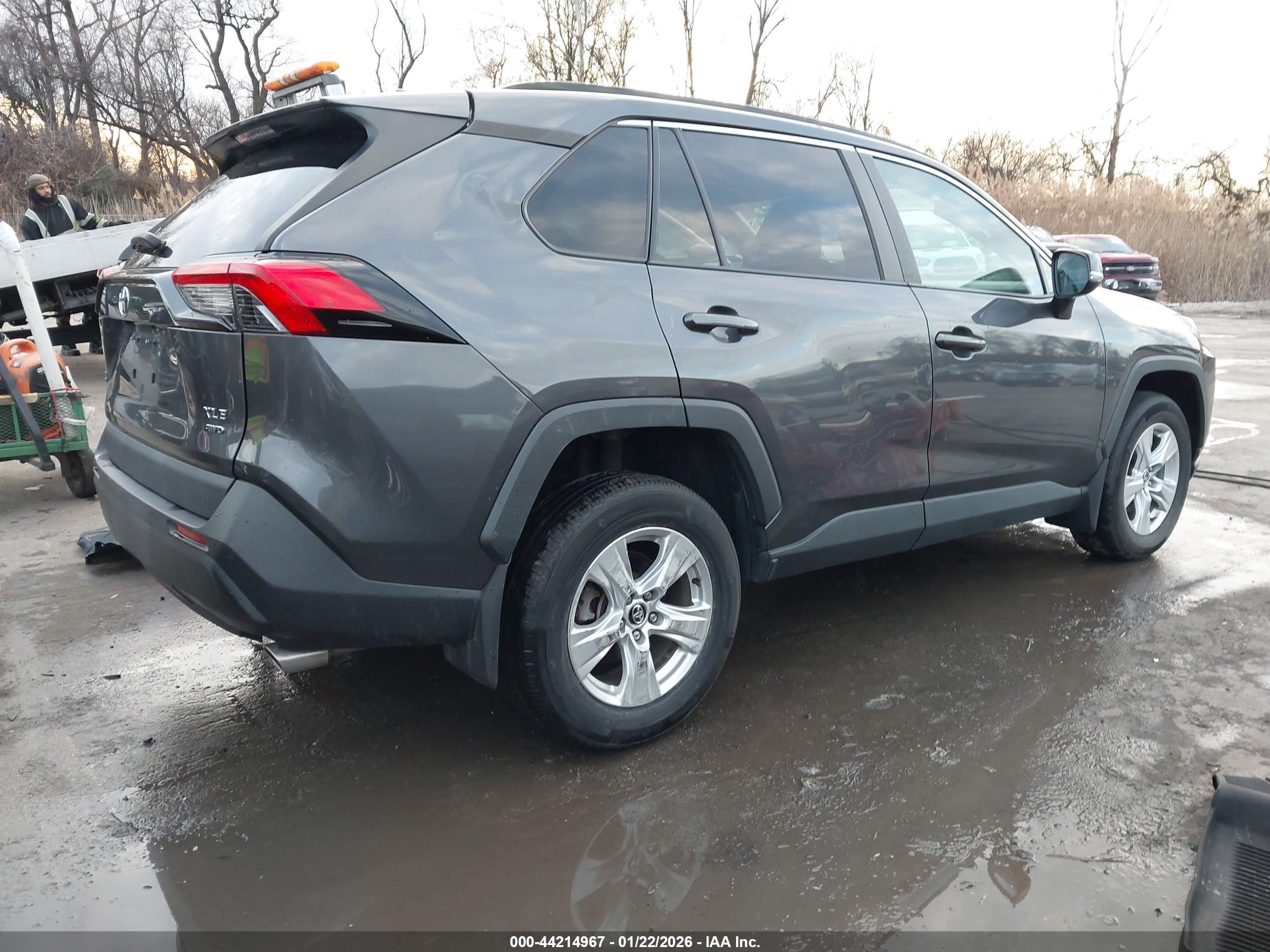 TOYOTA RAV4 image 4