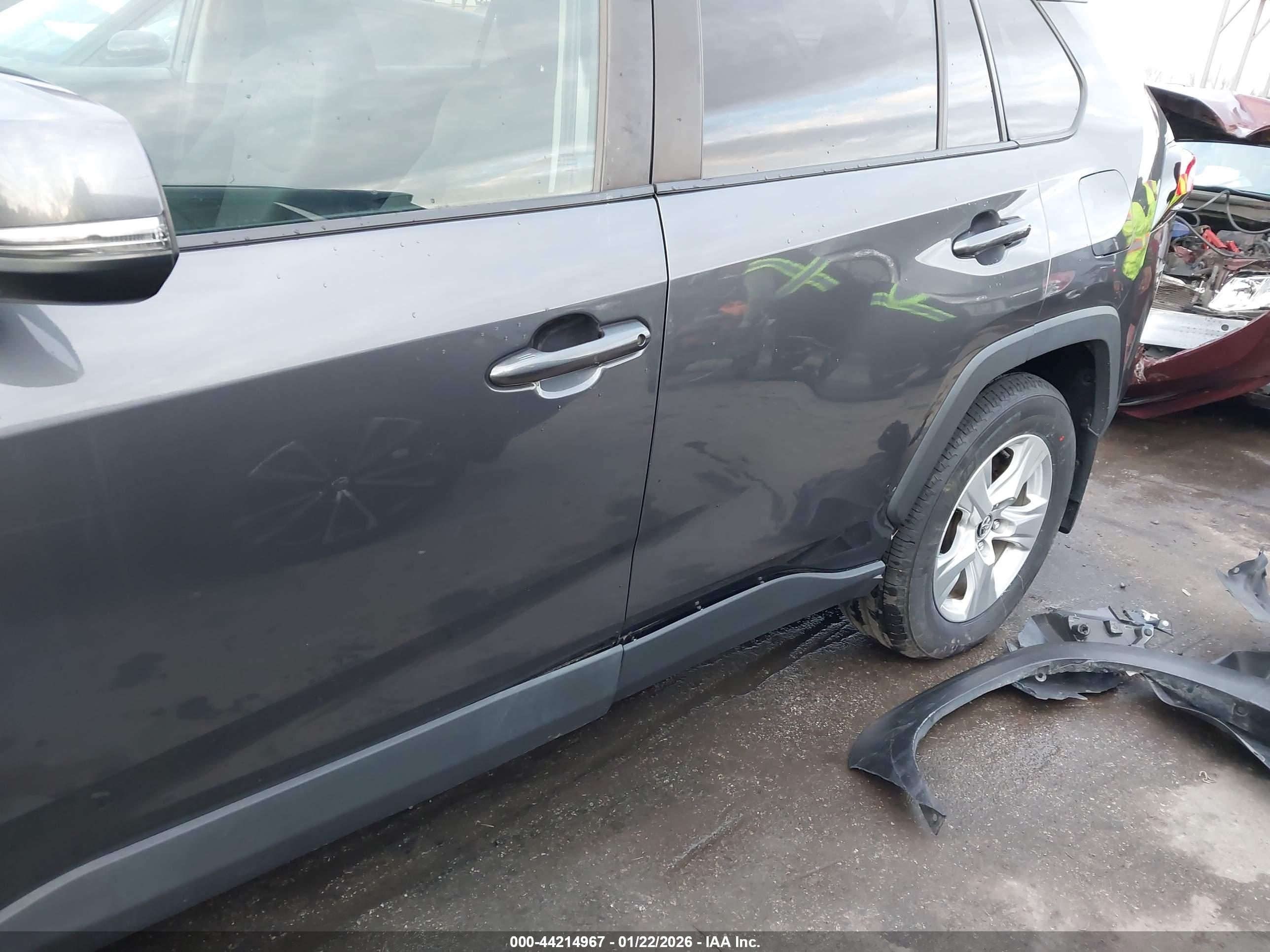 TOYOTA RAV4 image 6