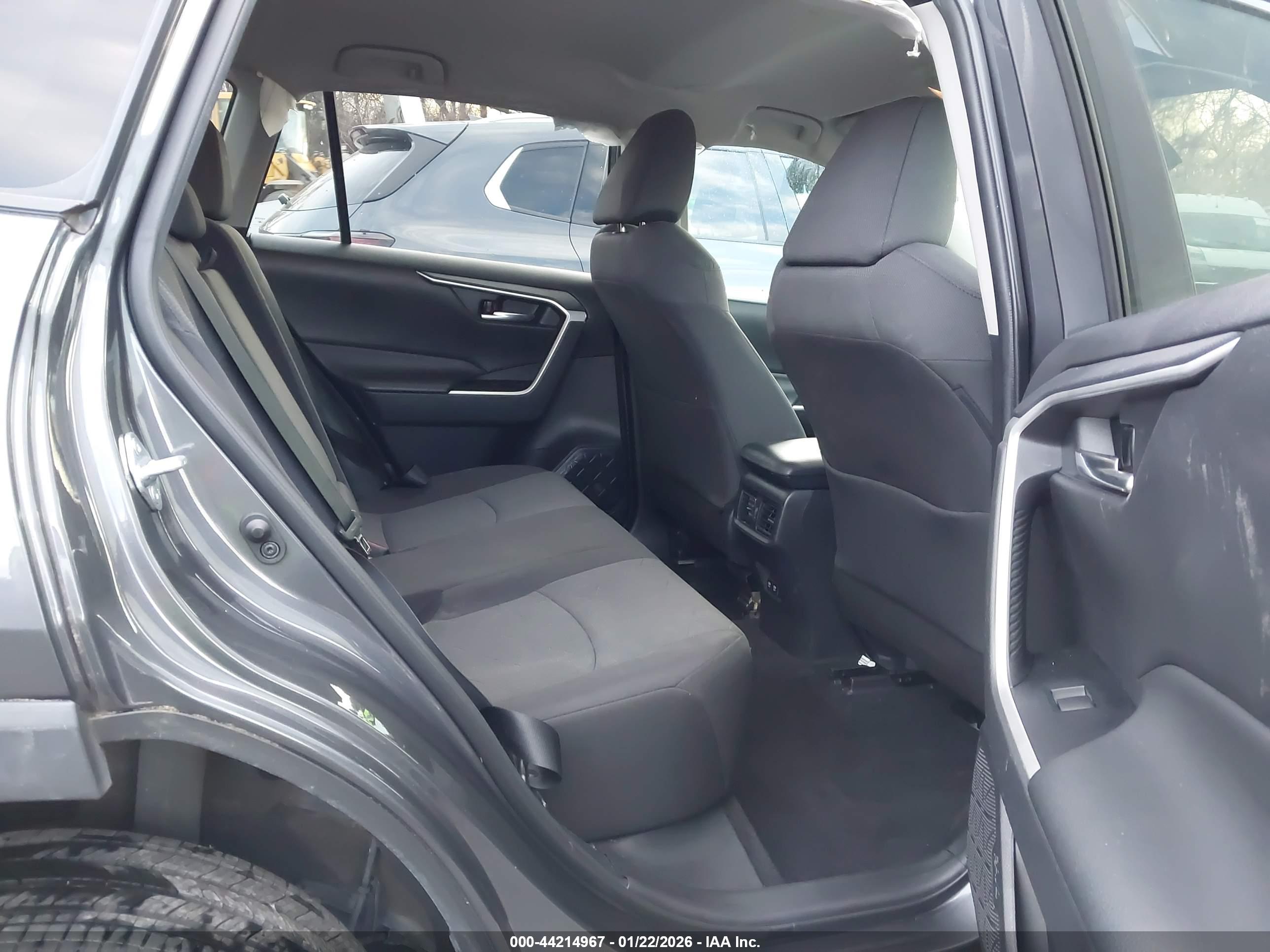 TOYOTA RAV4 image 8