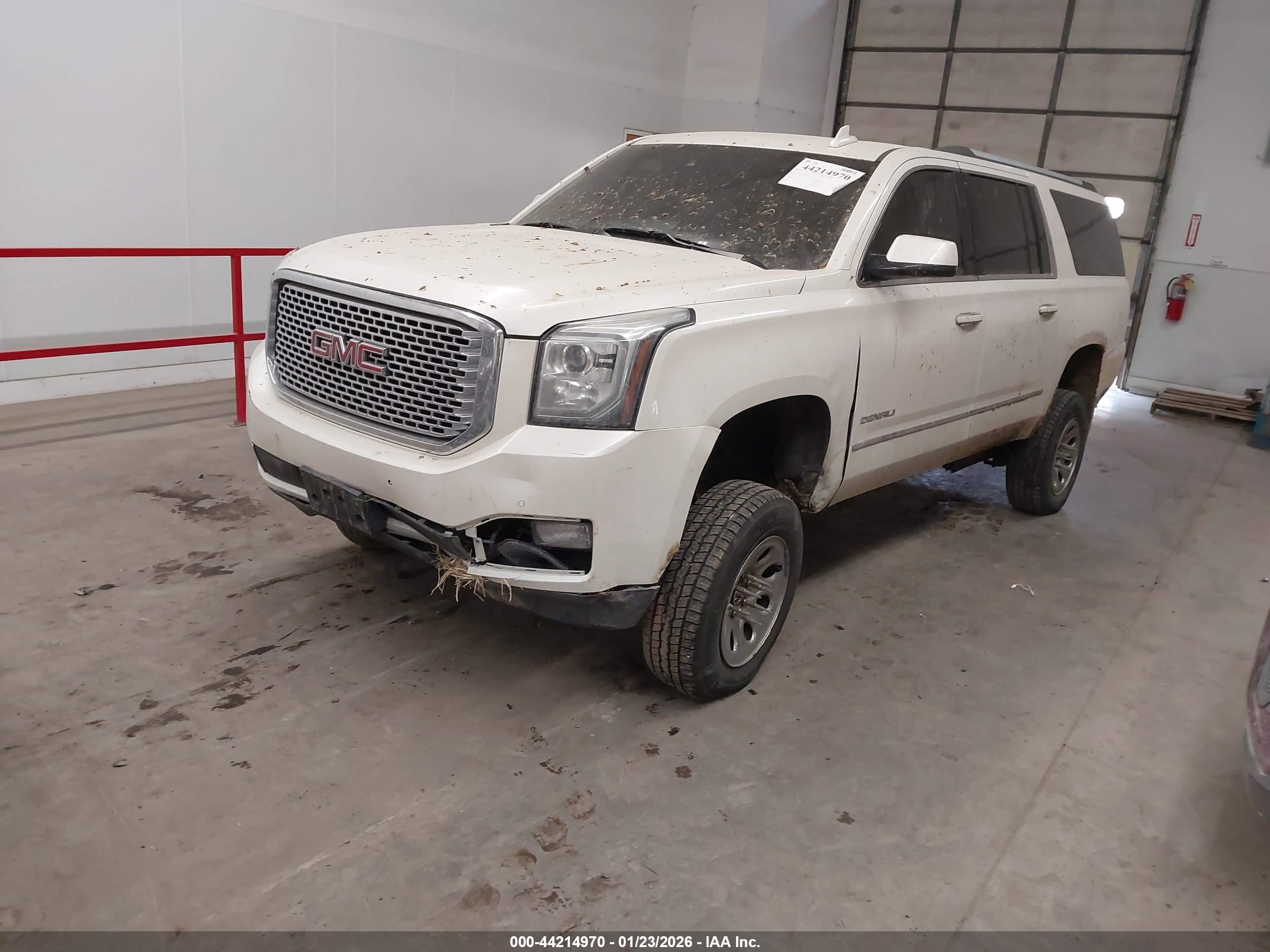 GMC YUKON image 2